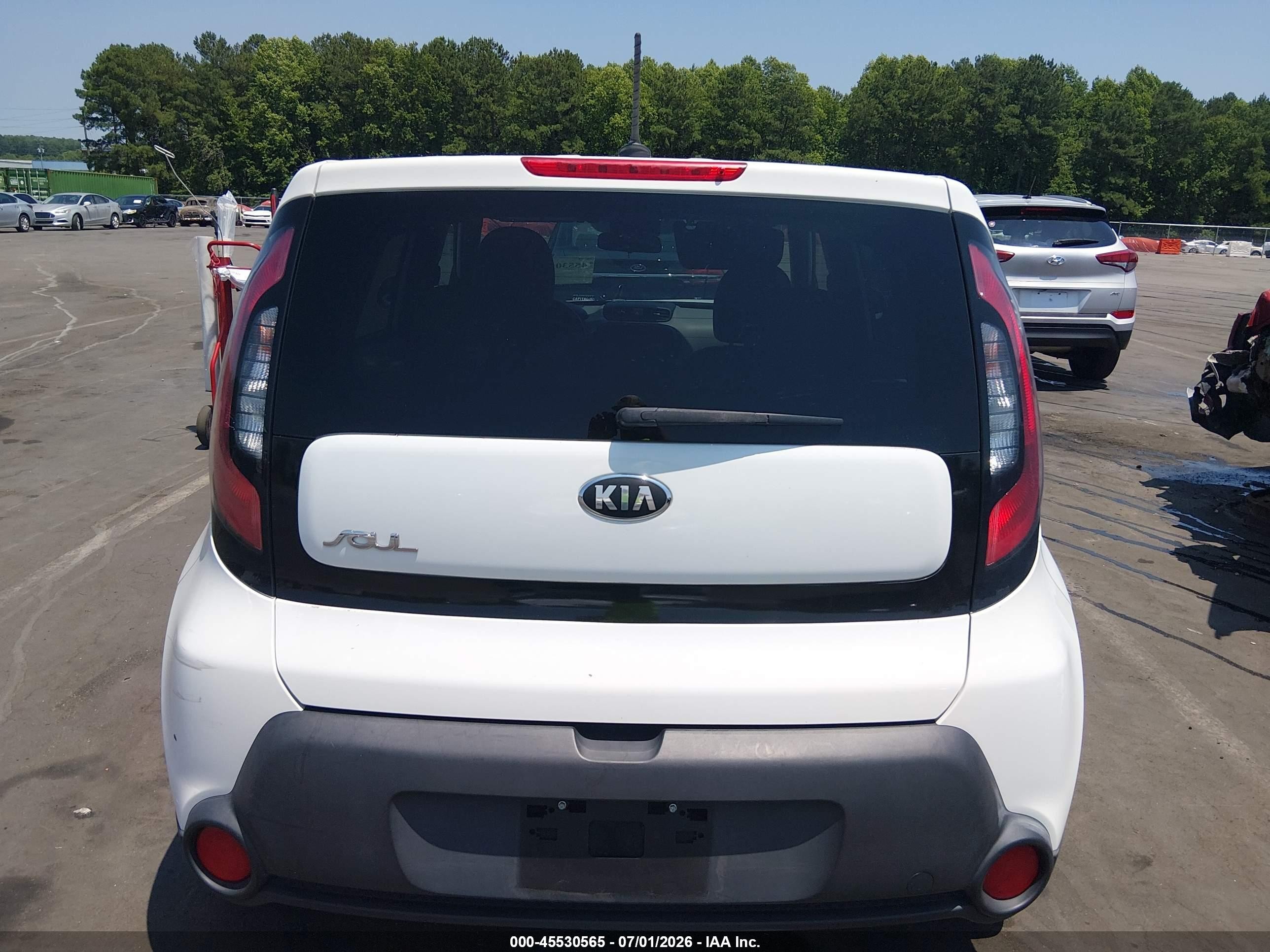 2015 Kia Soul   White vin: KNDJN2A2XF7156774