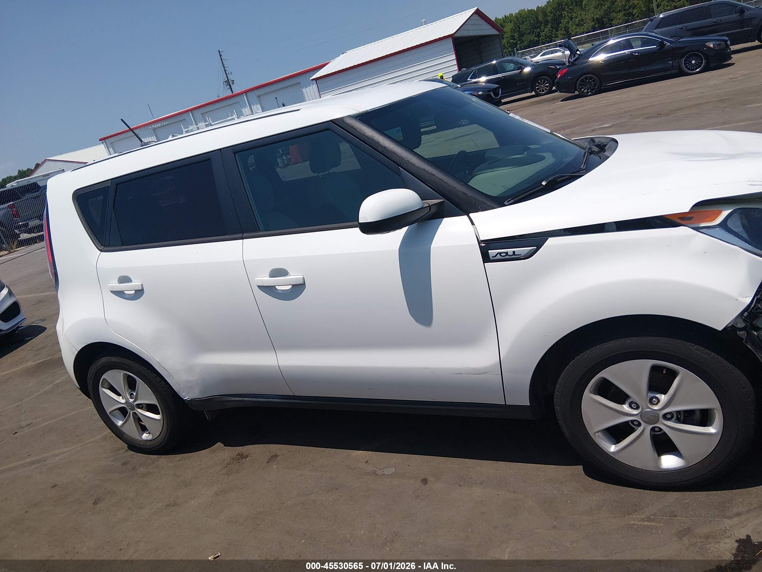 2015 Kia Soul   White vin: KNDJN2A2XF7156774