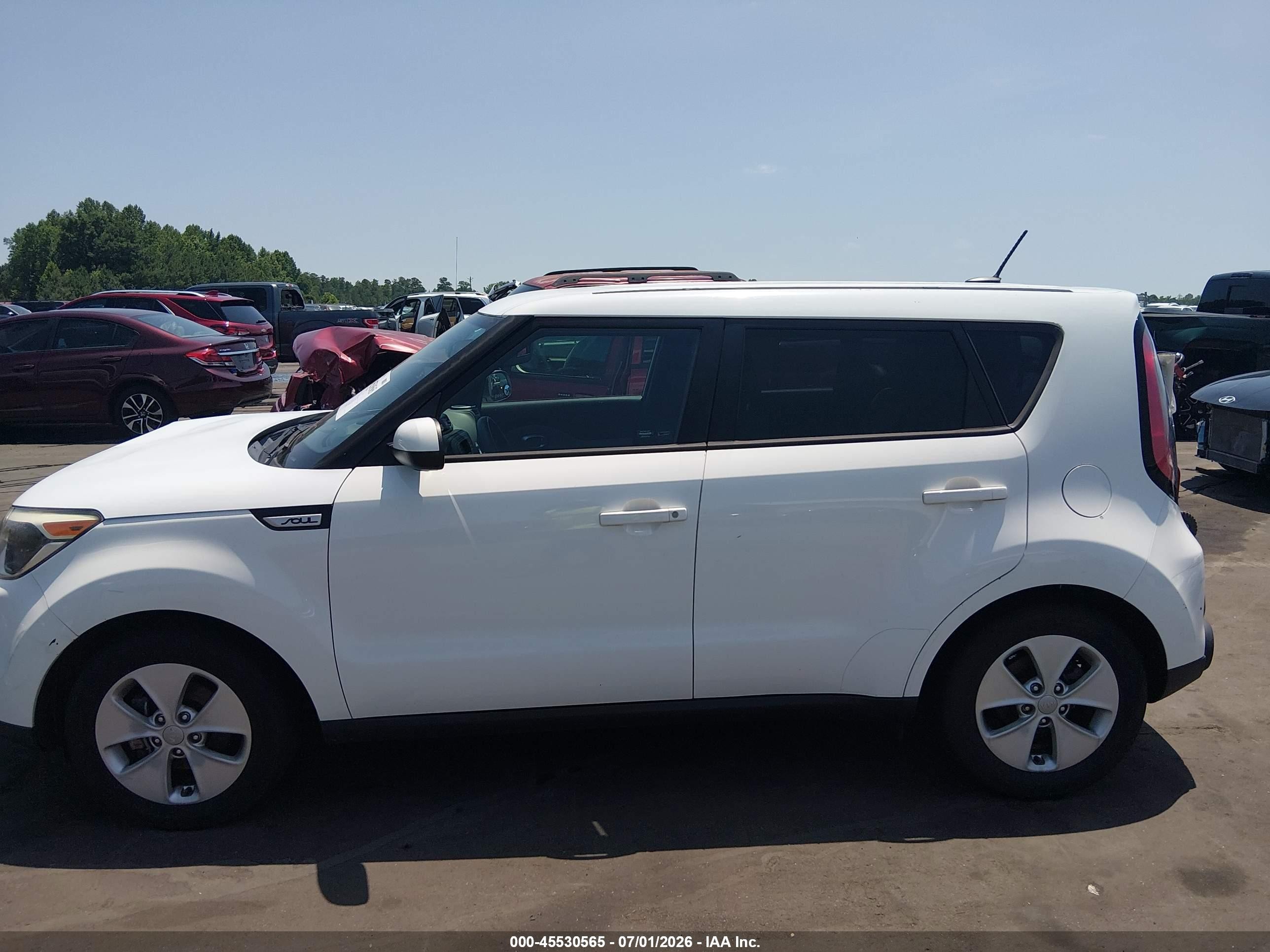 2015 Kia Soul   White vin: KNDJN2A2XF7156774