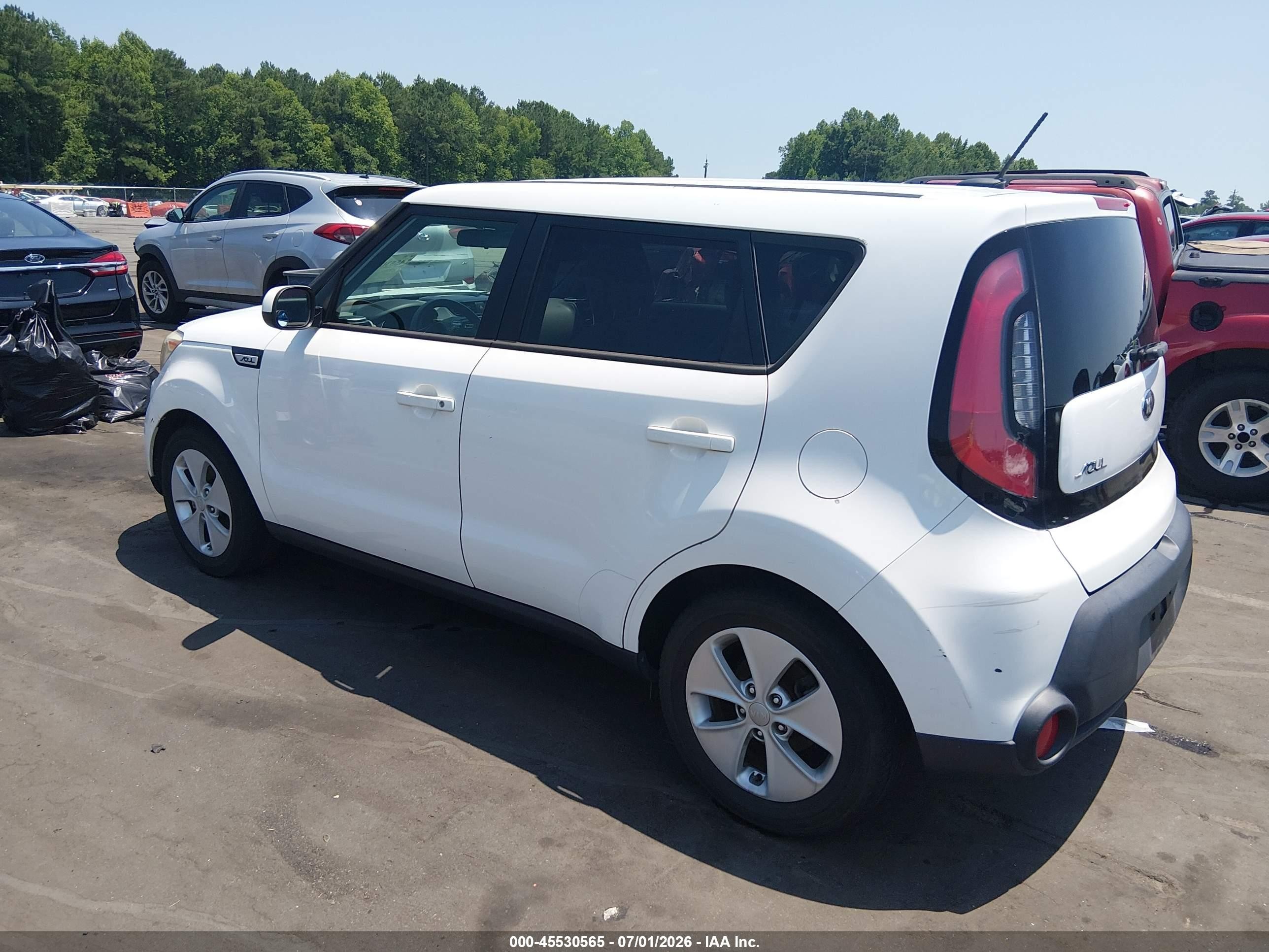 2015 Kia Soul   White vin: KNDJN2A2XF7156774