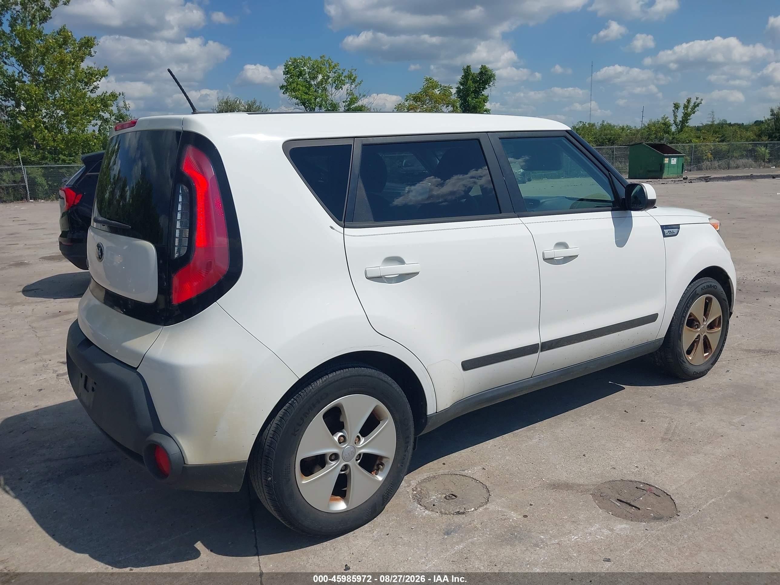 2015 Kia Soul   White vin: KNDJN2A2XF7168214