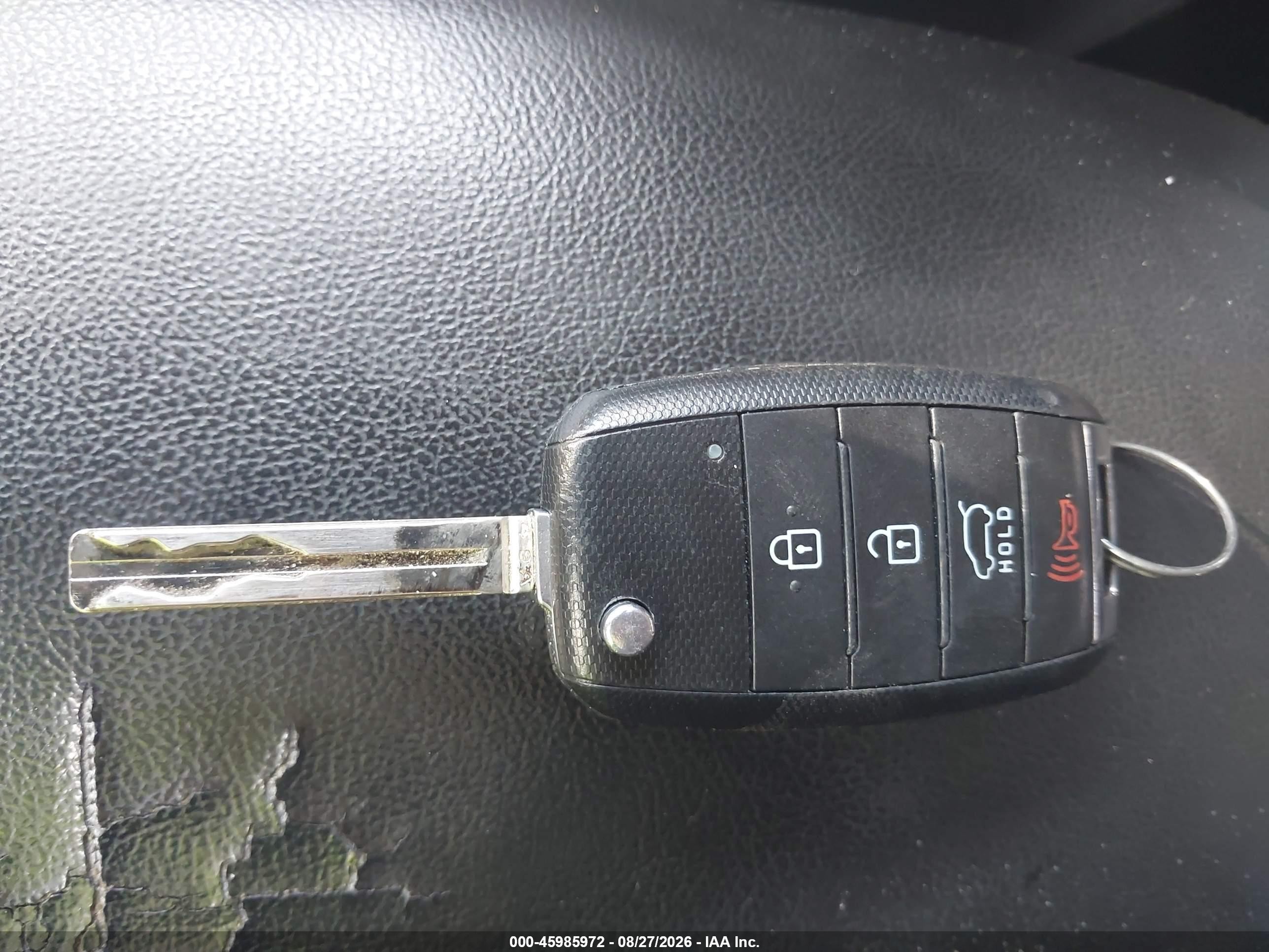 2015 Kia Soul   White vin: KNDJN2A2XF7168214