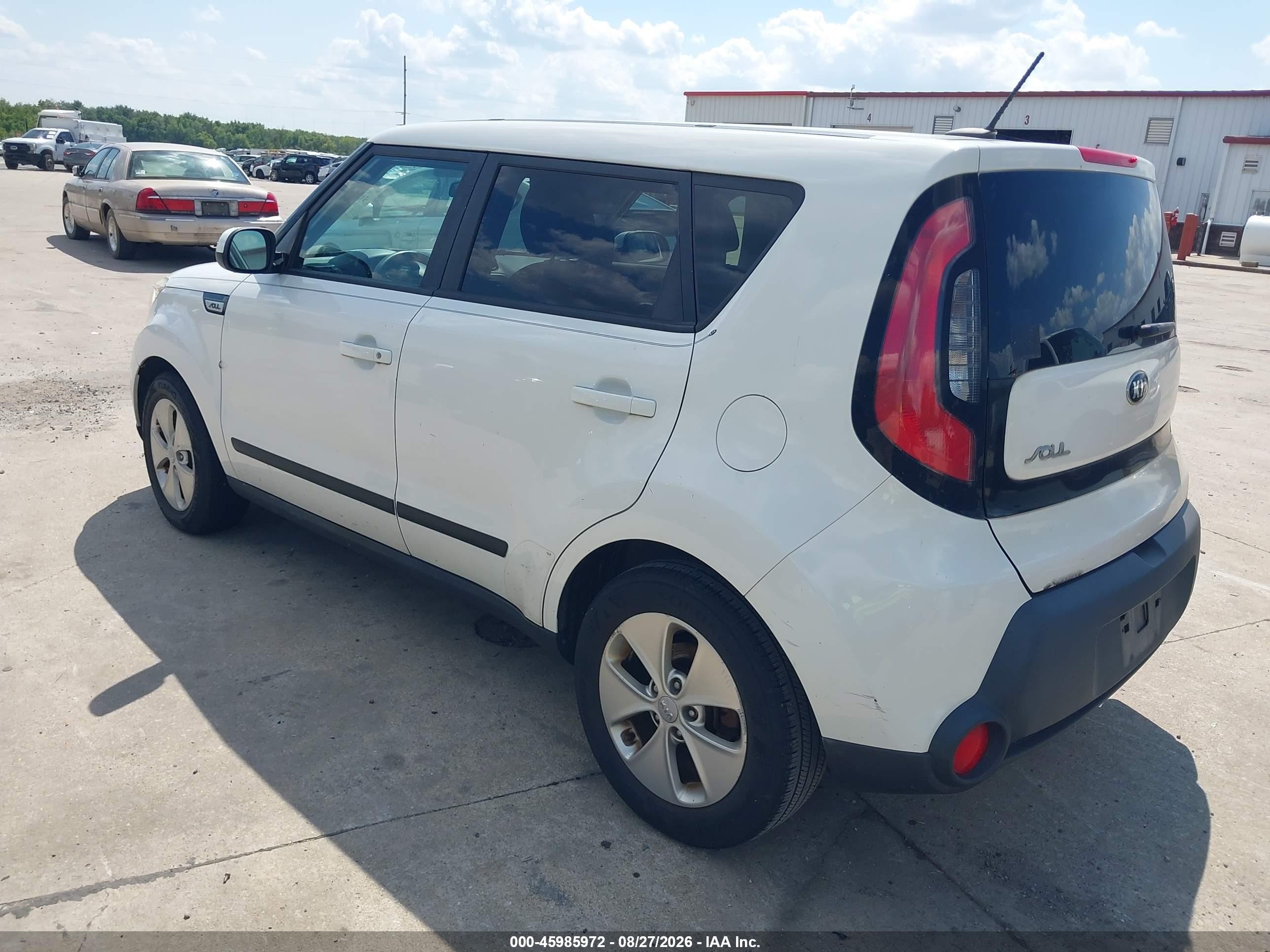 2015 Kia Soul   White vin: KNDJN2A2XF7168214