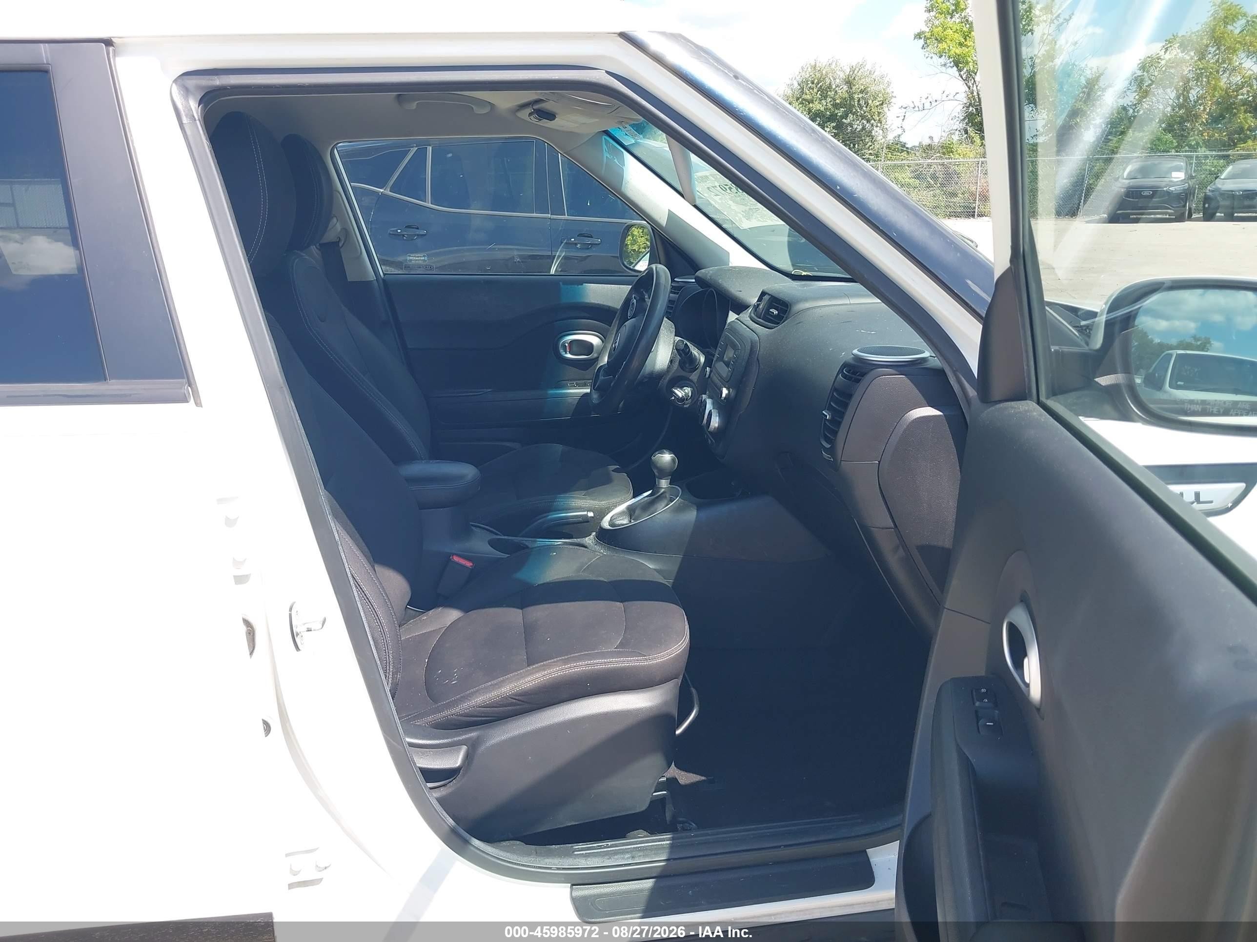 2015 Kia Soul   White vin: KNDJN2A2XF7168214