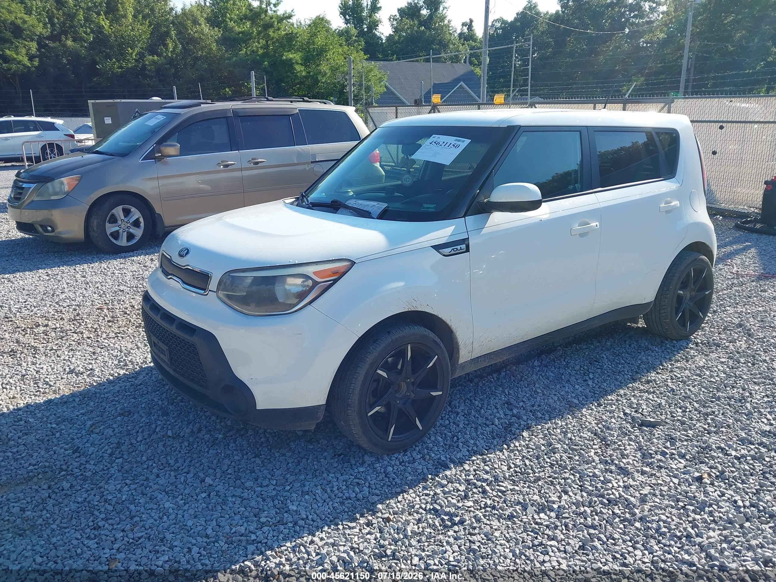 2015 Kia Soul   White vin: KNDJN2A2XF7222420