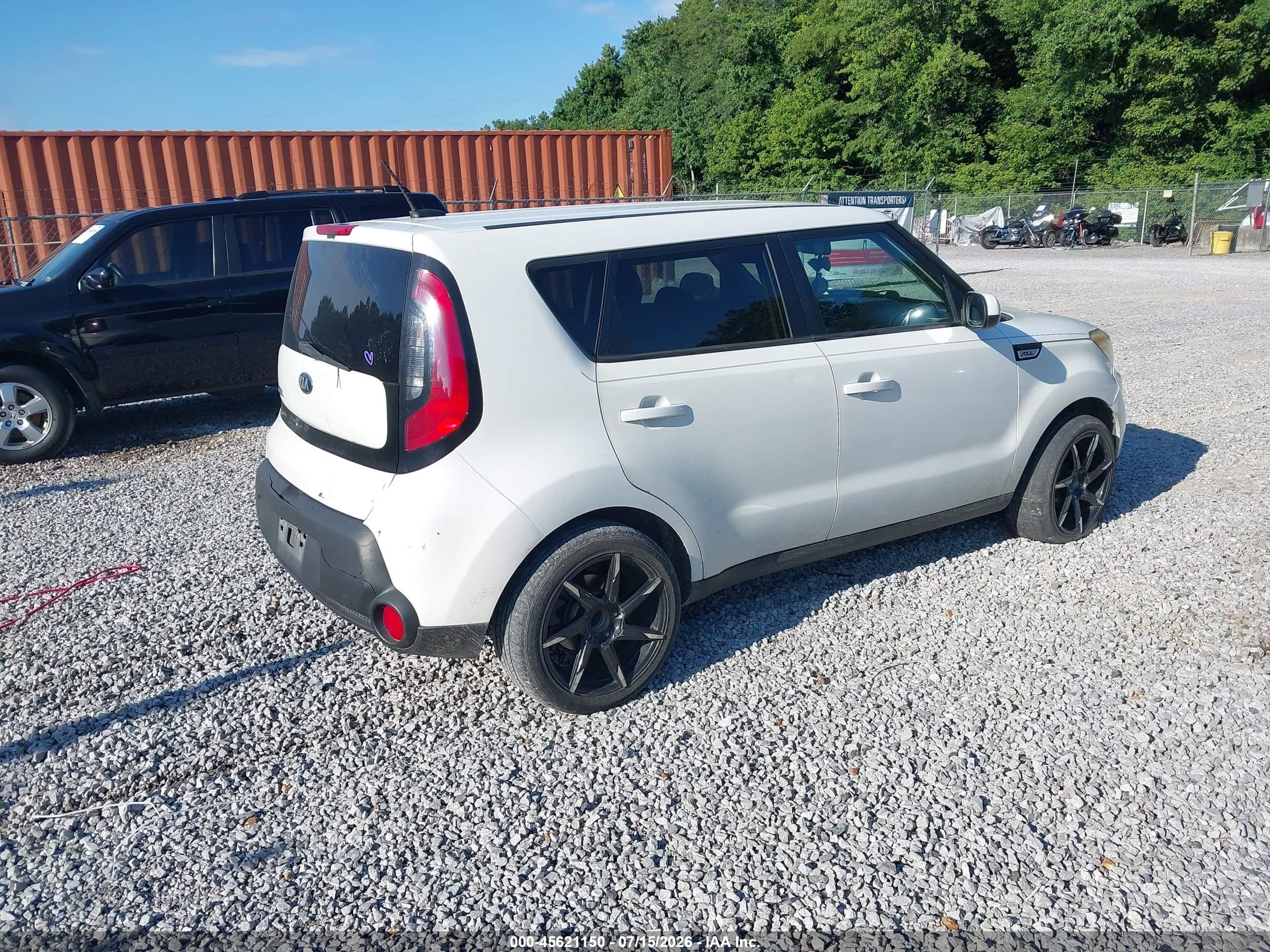2015 Kia Soul   White vin: KNDJN2A2XF7222420