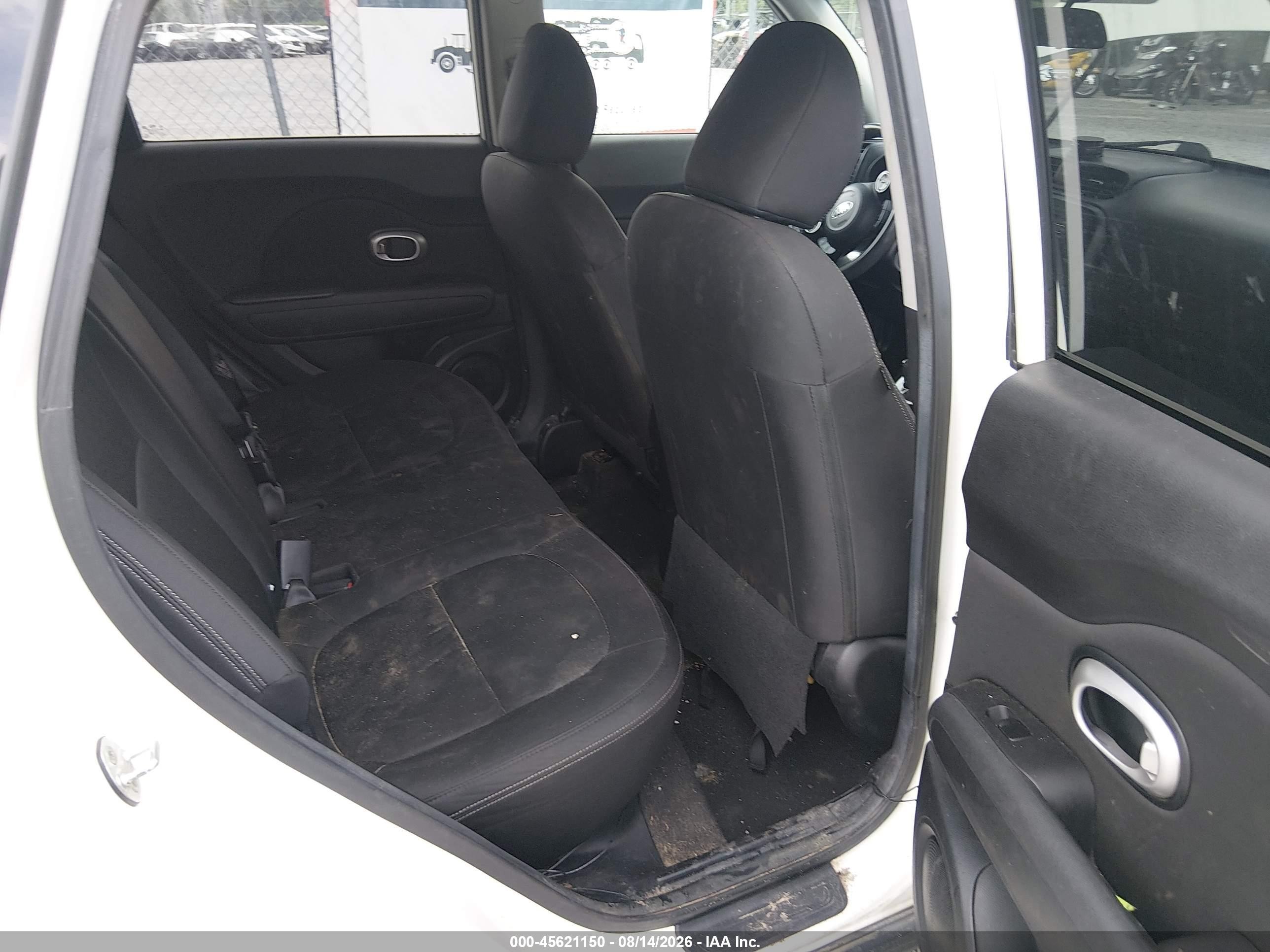 2015 Kia Soul   White vin: KNDJN2A2XF7222420