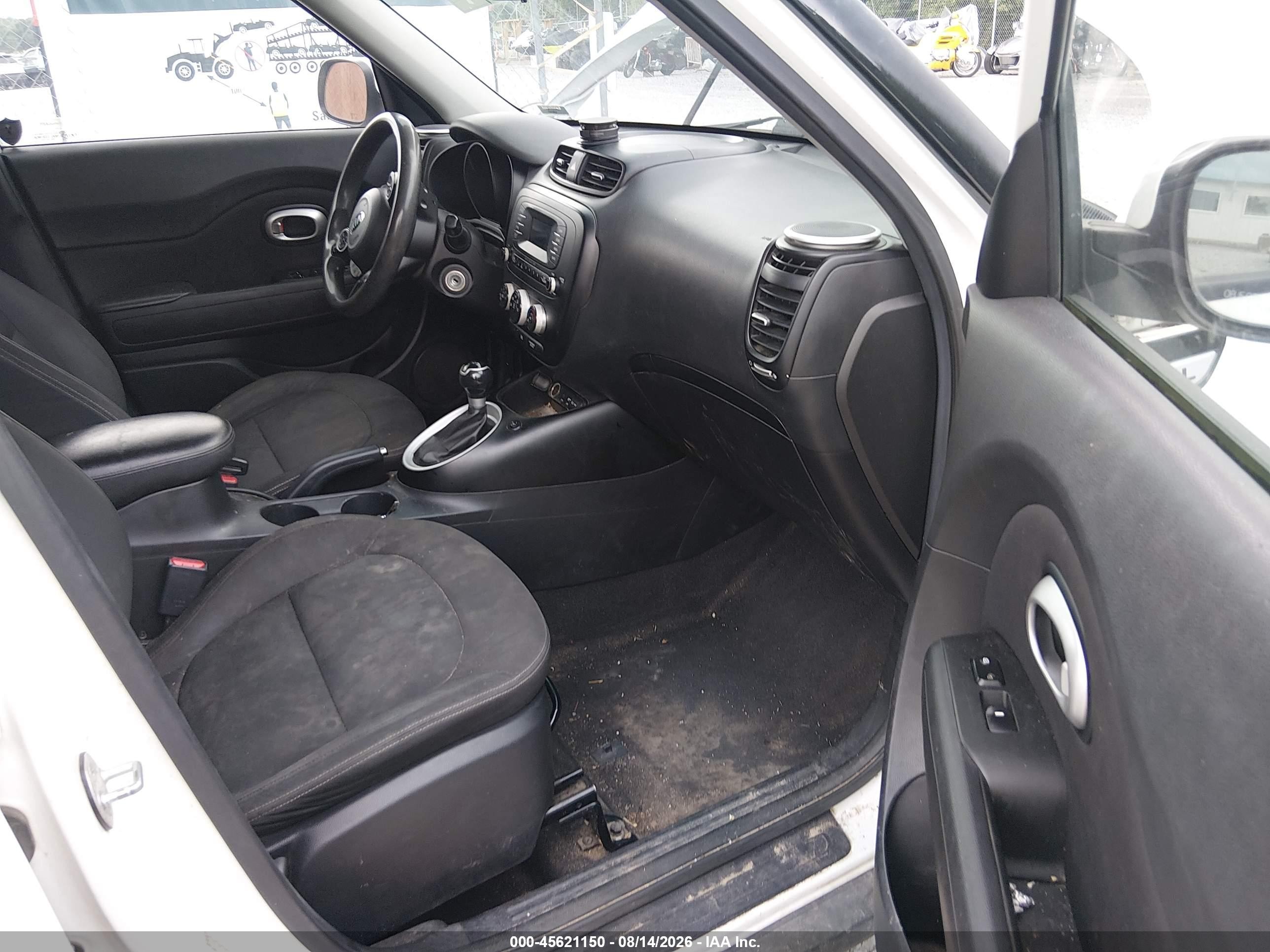 2015 Kia Soul   White vin: KNDJN2A2XF7222420