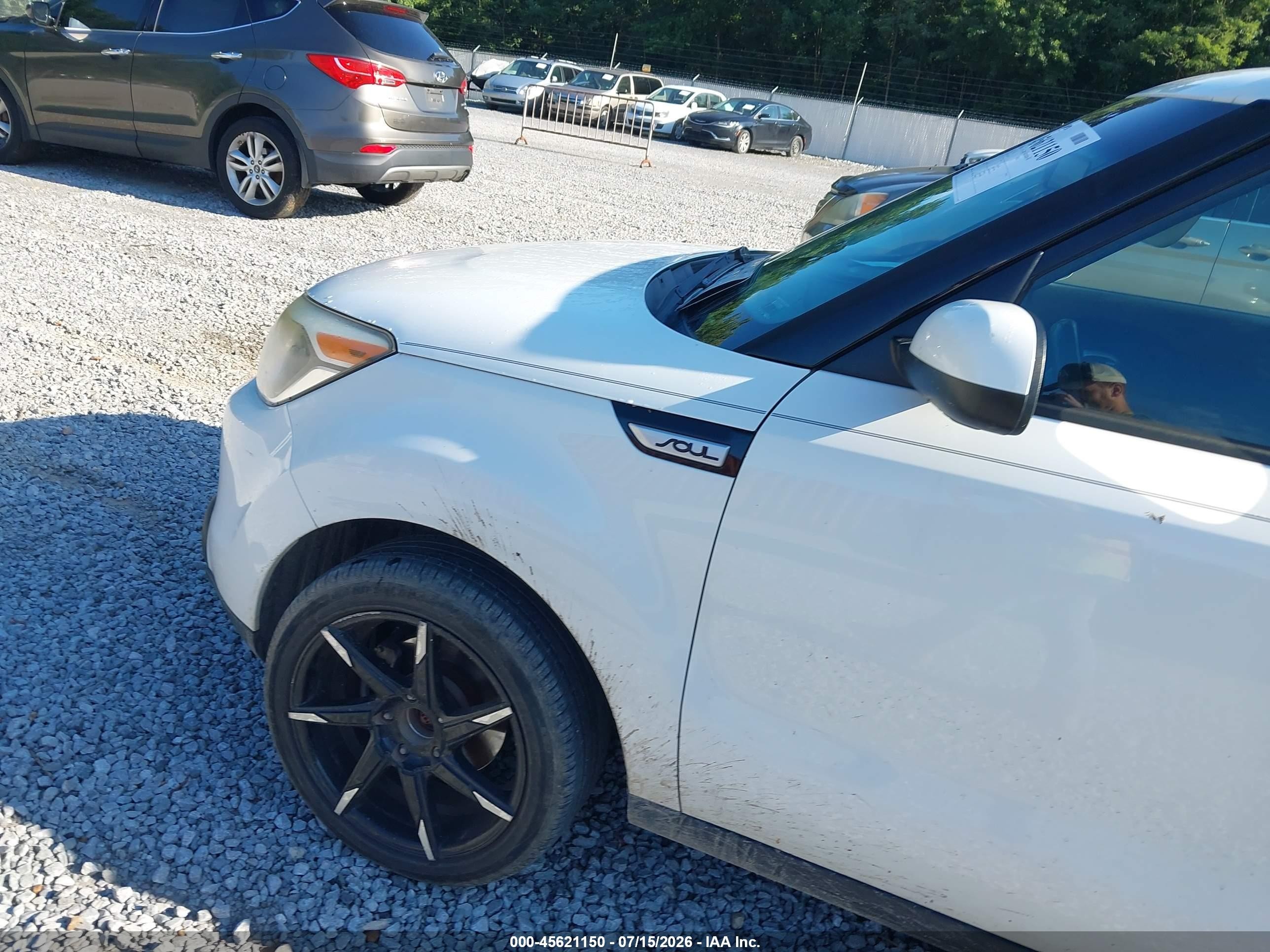 2015 Kia Soul   White vin: KNDJN2A2XF7222420