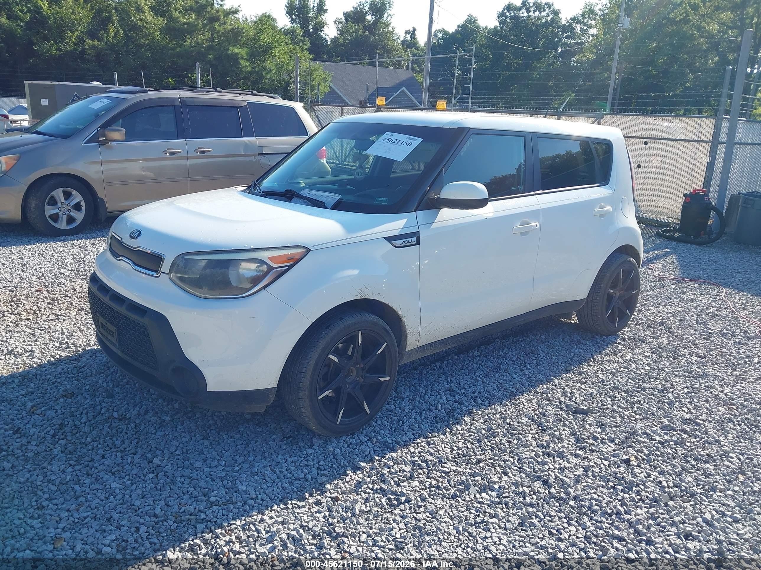 2015 Kia Soul   White vin: KNDJN2A2XF7222420