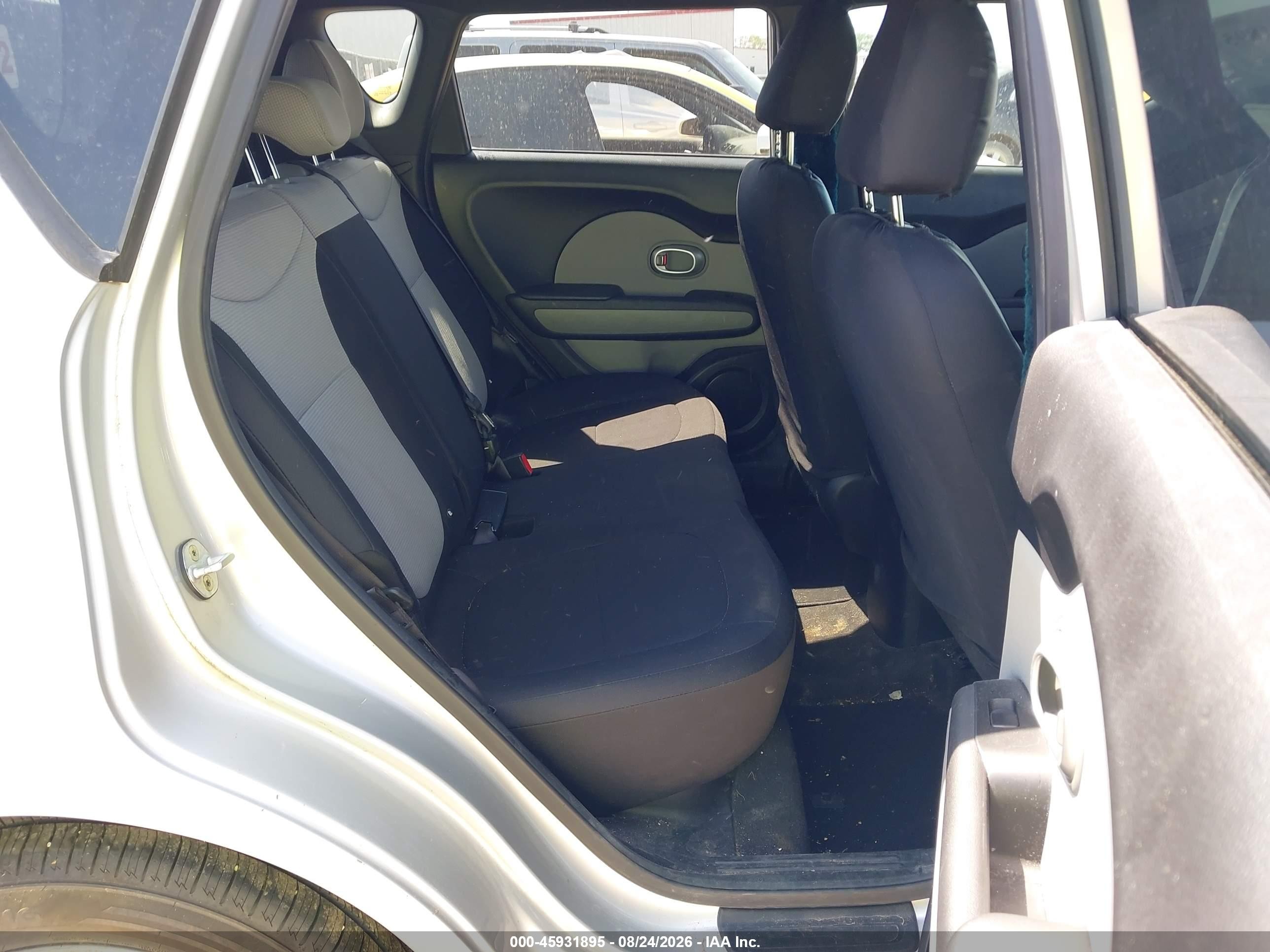 2015 Kia Soul   Silver vin: KNDJN2A2XF7756145