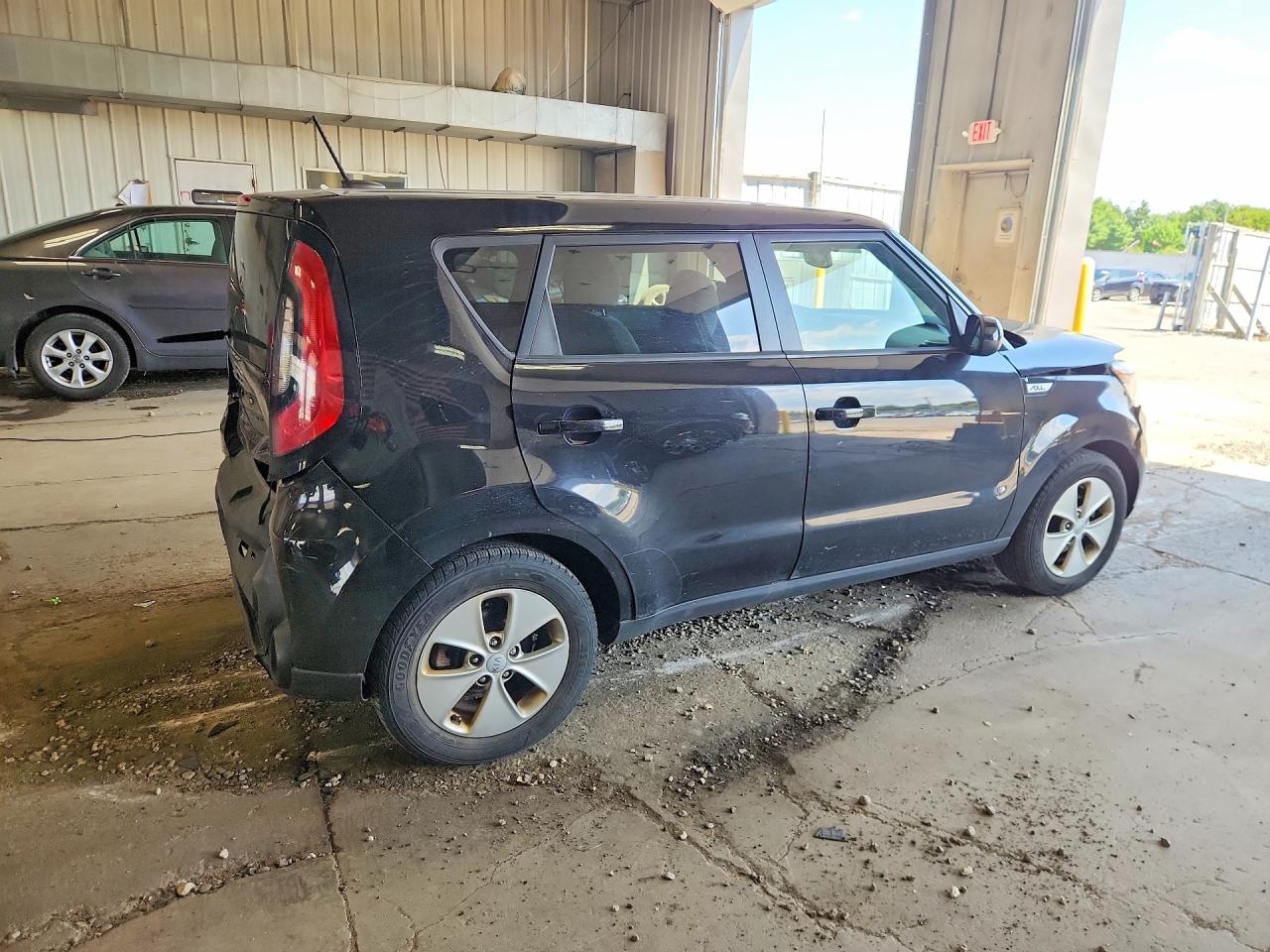 2015 Kia Soul Base Черный vin: KNDJN2A2XF7757974