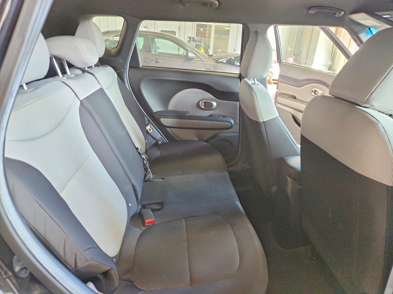 2015 Kia Soul Base Черный vin: KNDJN2A2XF7757974