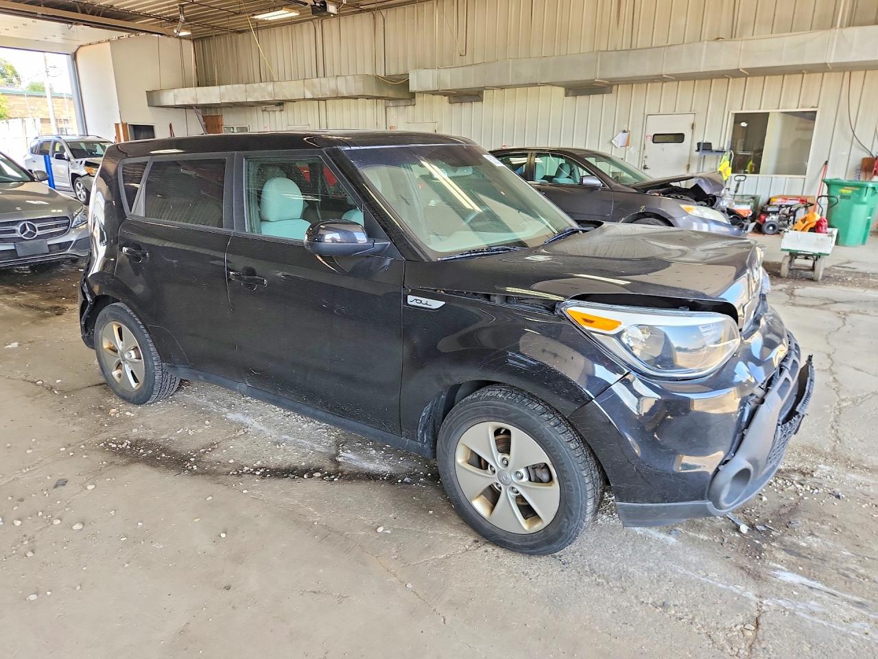 2015 Kia Soul Base Черный vin: KNDJN2A2XF7757974