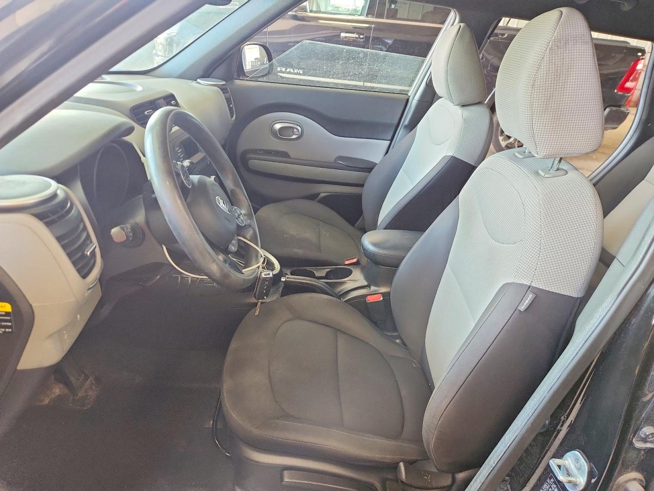 2015 Kia Soul Base Черный vin: KNDJN2A2XF7757974