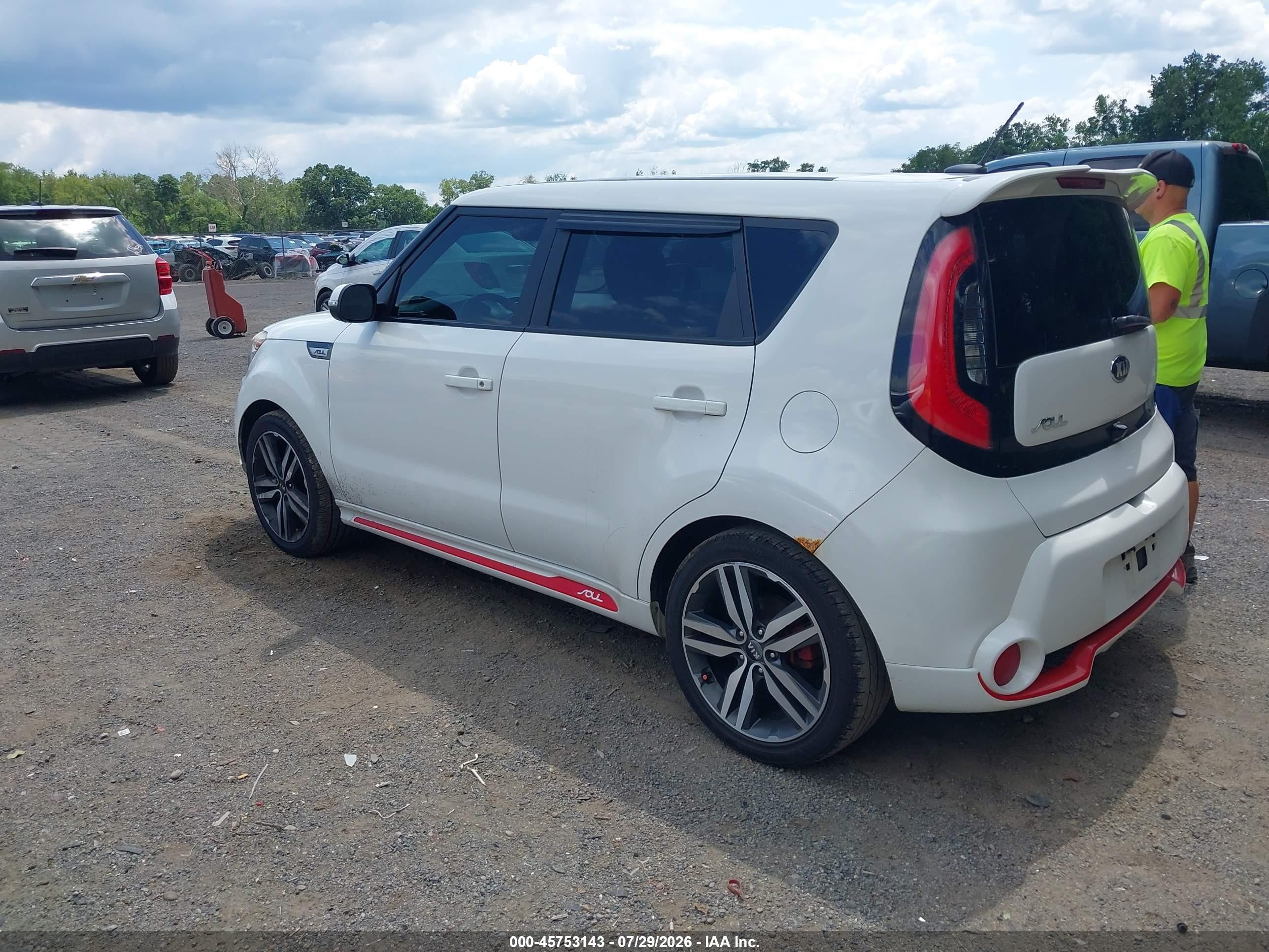 2014 Kia Soul + White vin: KNDJP3A50E7083875
