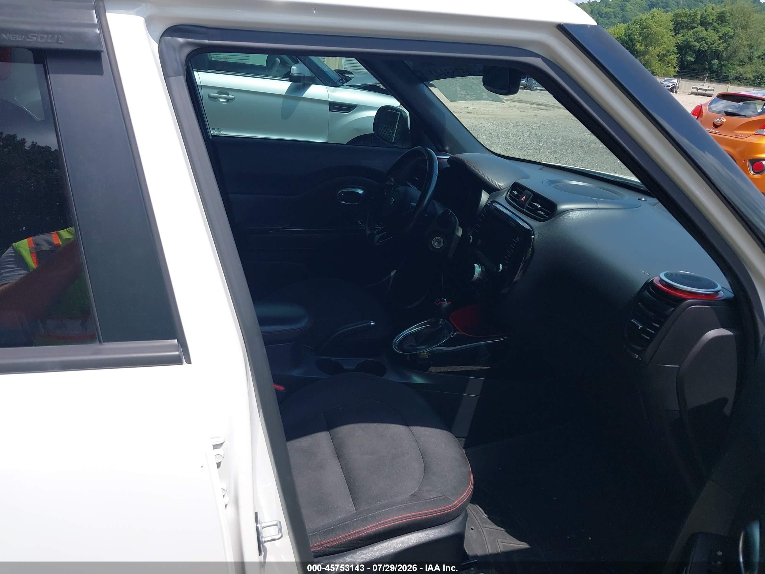 2014 Kia Soul + White vin: KNDJP3A50E7083875