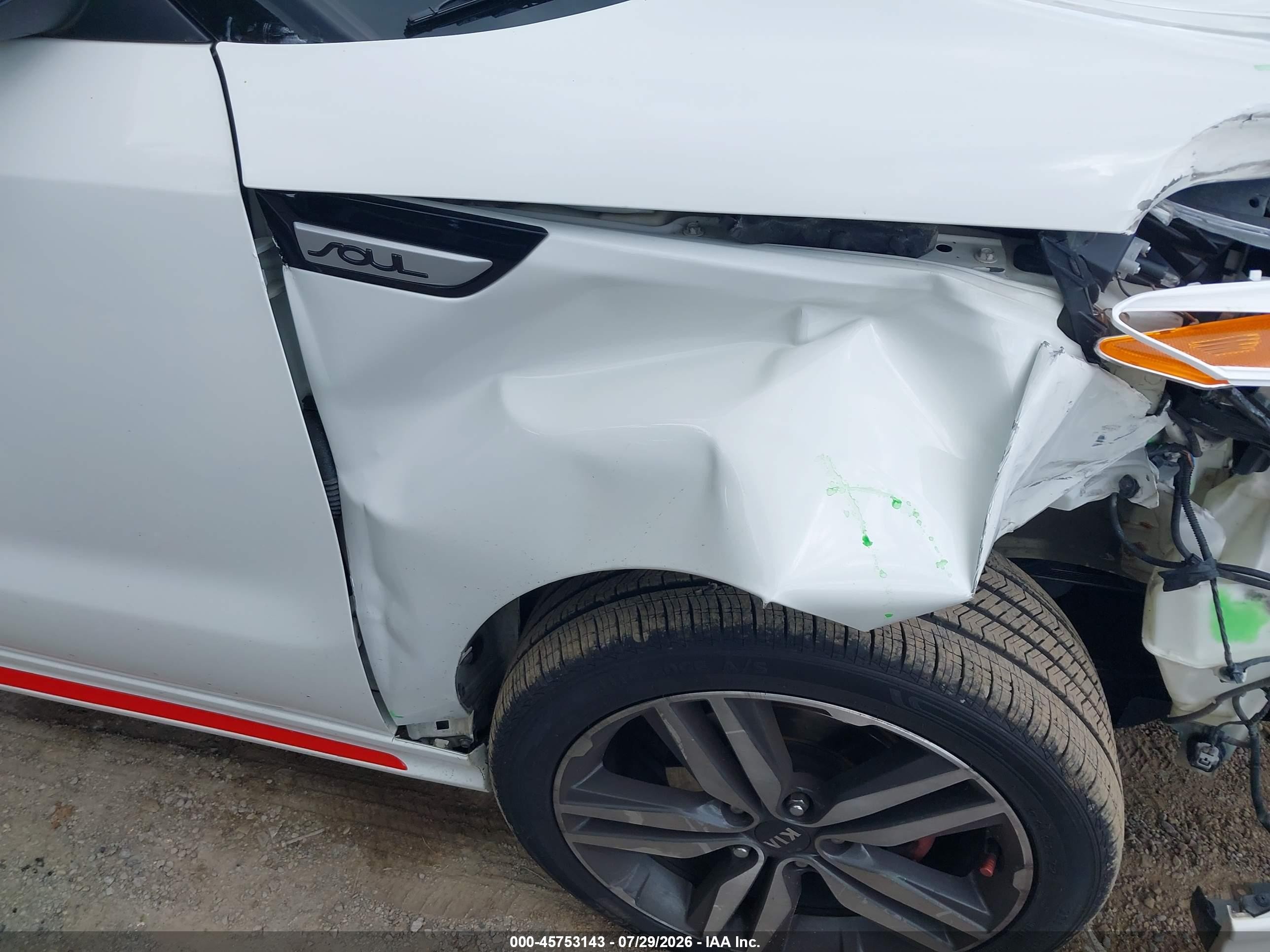 2014 Kia Soul + White vin: KNDJP3A50E7083875