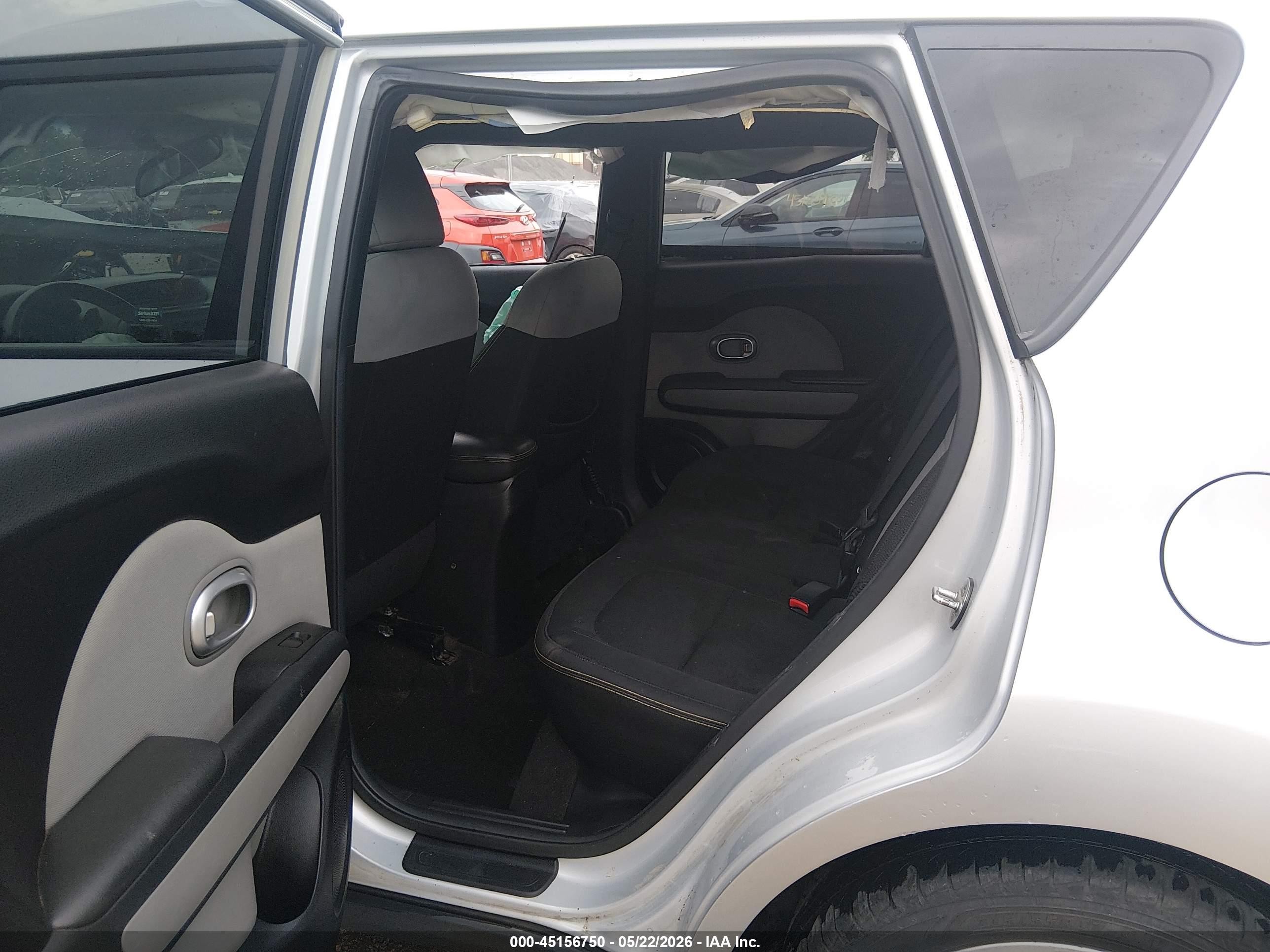 2014 Kia Soul + Silver vin: KNDJP3A50E7722904