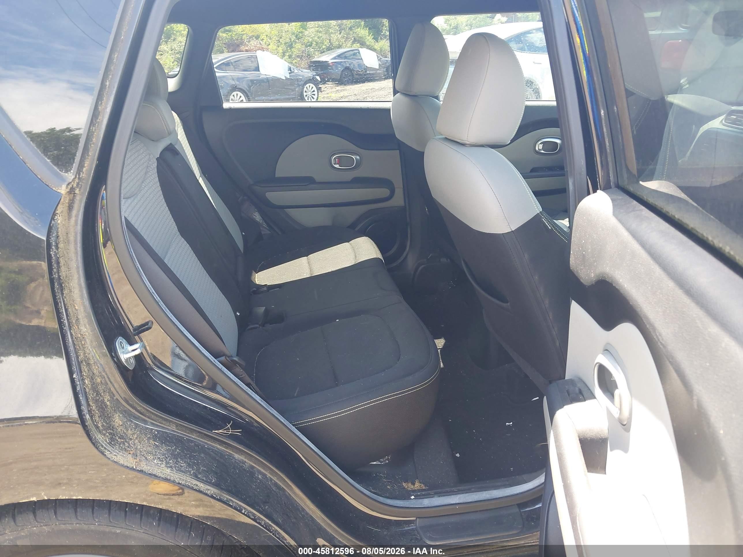 2015 Kia Soul + Black vin: KNDJP3A50F7128850