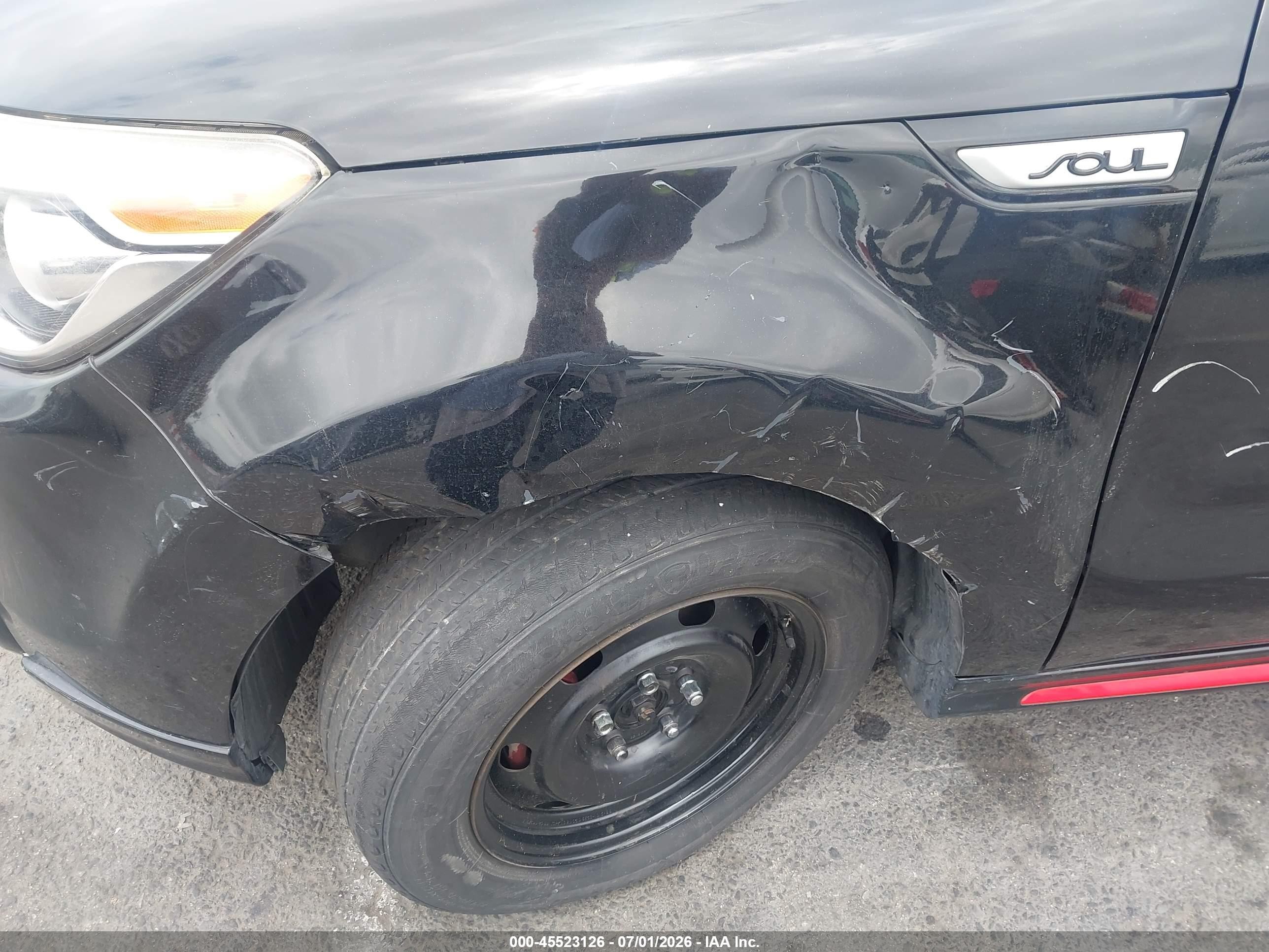 2015 Kia Soul + Black vin: KNDJP3A50F7156700