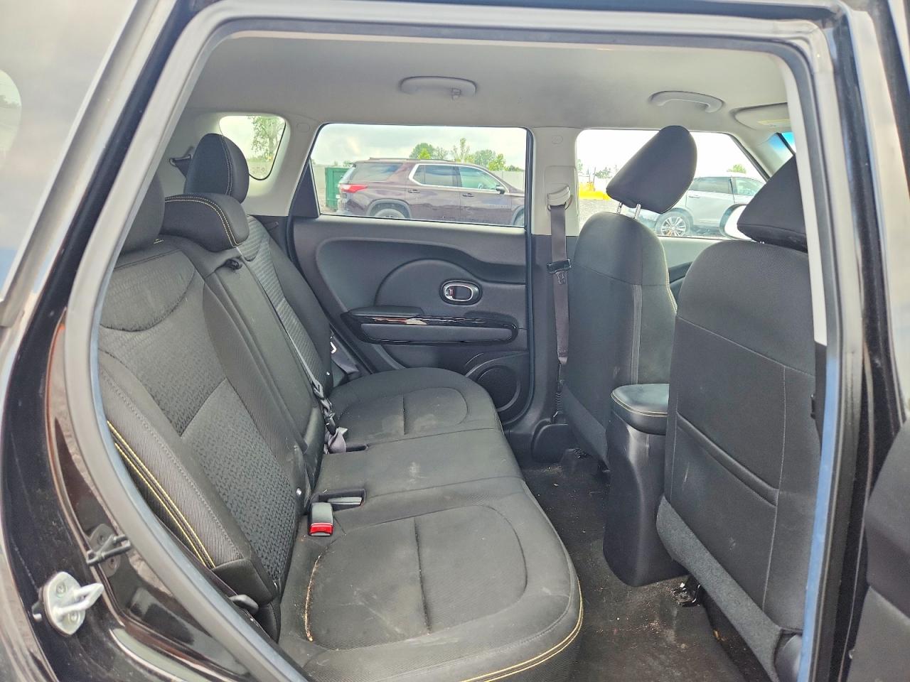2015 Kia Soul + Black vin: KNDJP3A50F7204051