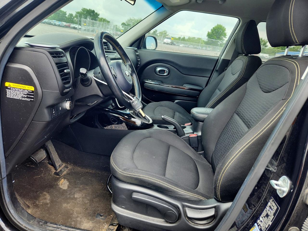 2015 Kia Soul + Black vin: KNDJP3A50F7204051