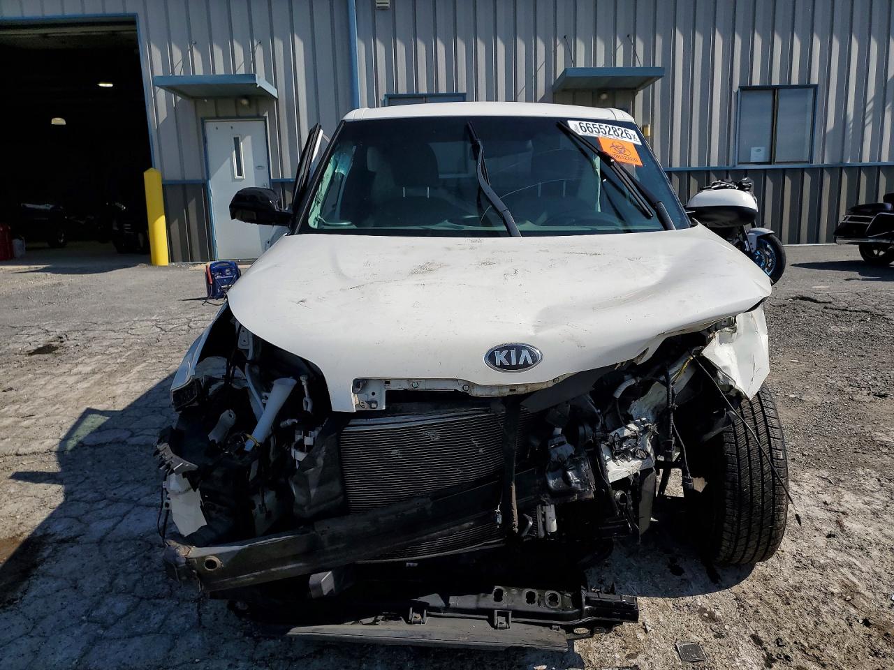 2015 Kia Soul + White vin: KNDJP3A50F7222355