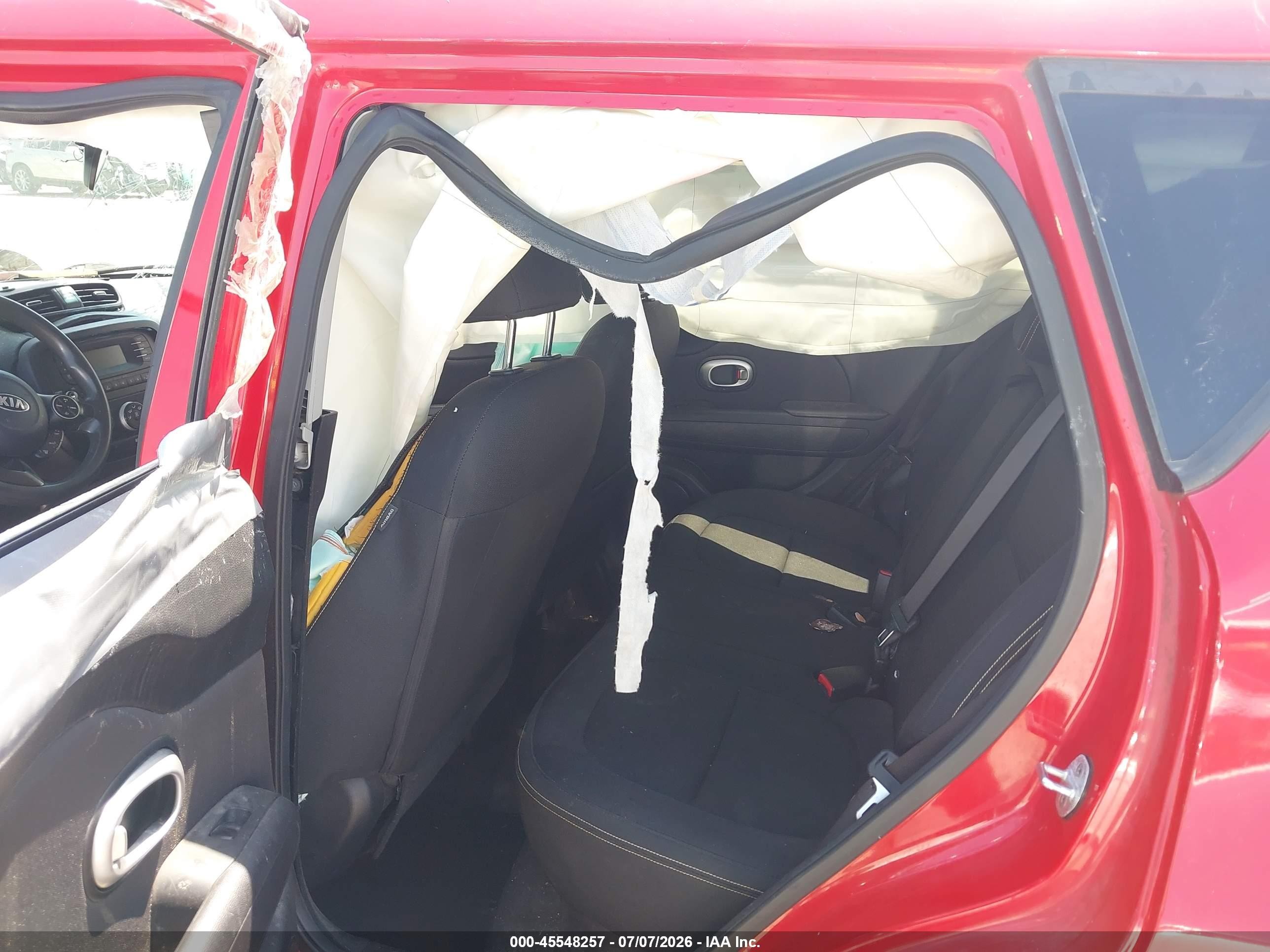 2015 Kia Soul + Red vin: KNDJP3A50F7765611
