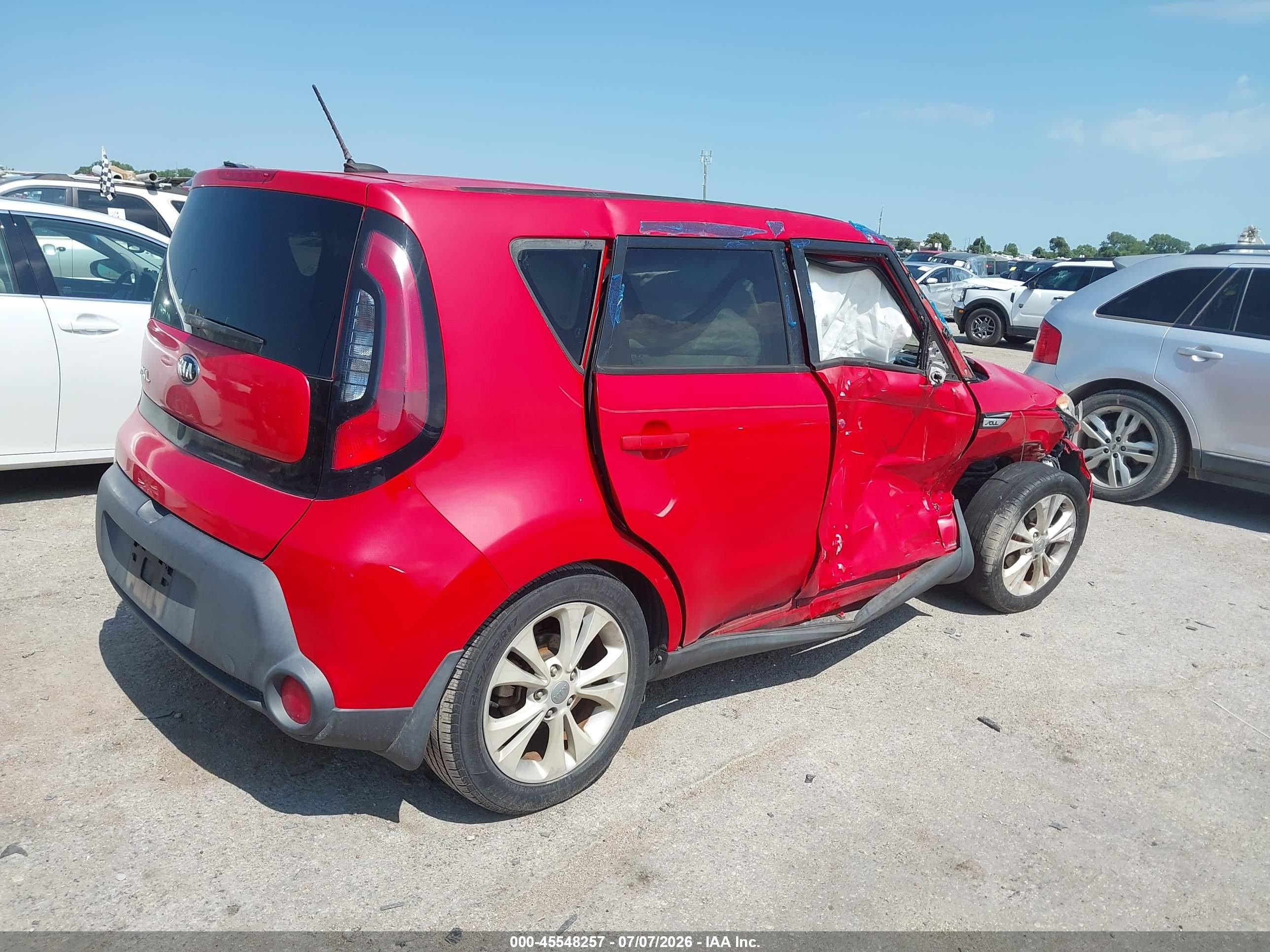 2015 Kia Soul + Red vin: KNDJP3A50F7765611
