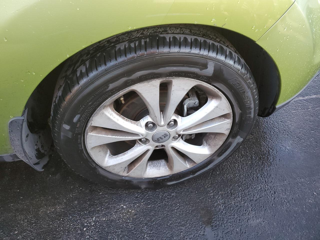 2015 Kia Soul + Green vin: KNDJP3A50F7784143 Damage: Right Front Wheel, Curb Rash, > 12 Inches