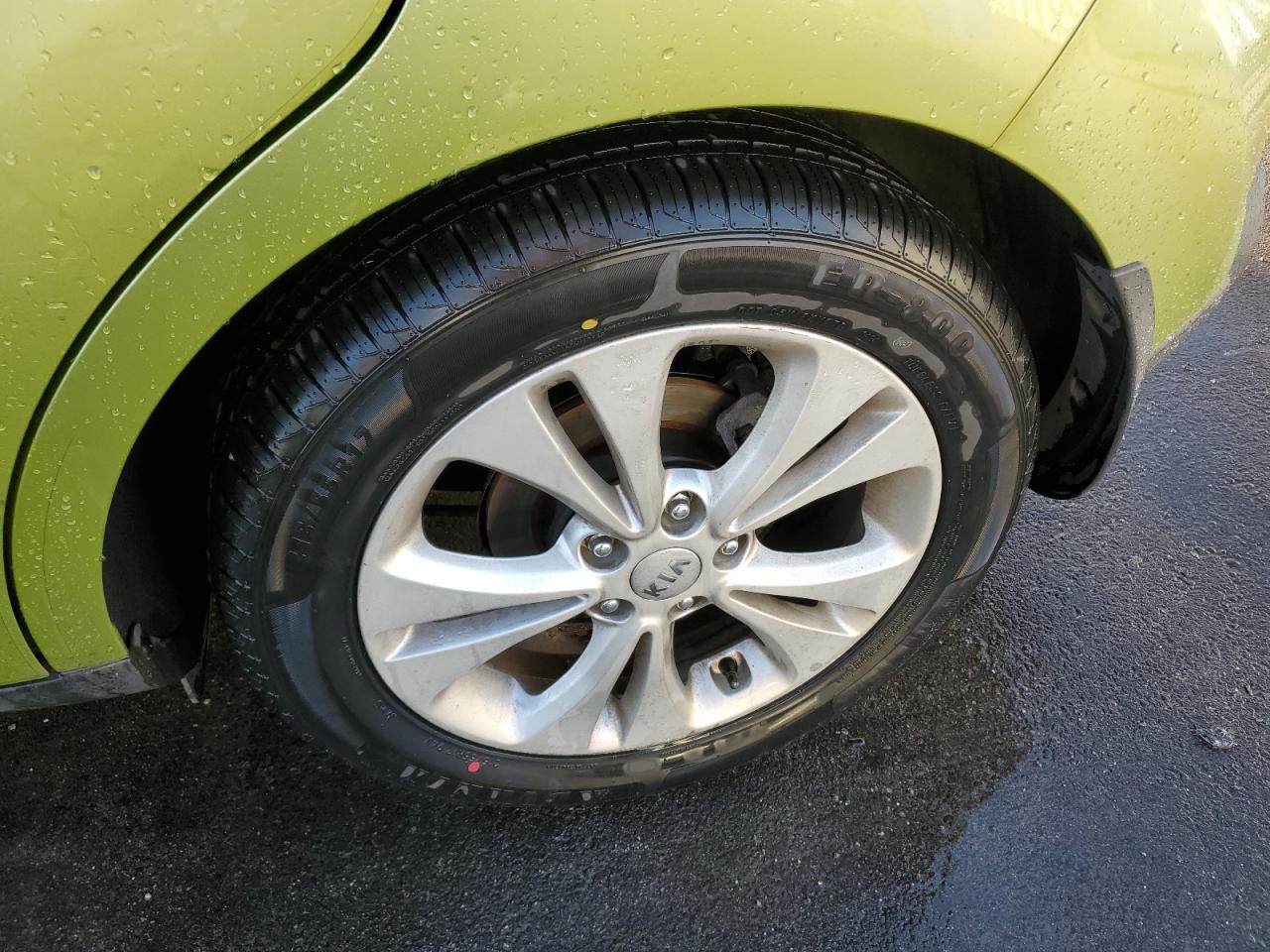 2015 Kia Soul + Green vin: KNDJP3A50F7784143 Damage: Left Rear Wheel, Curb Rash, 2 To 3 Inches