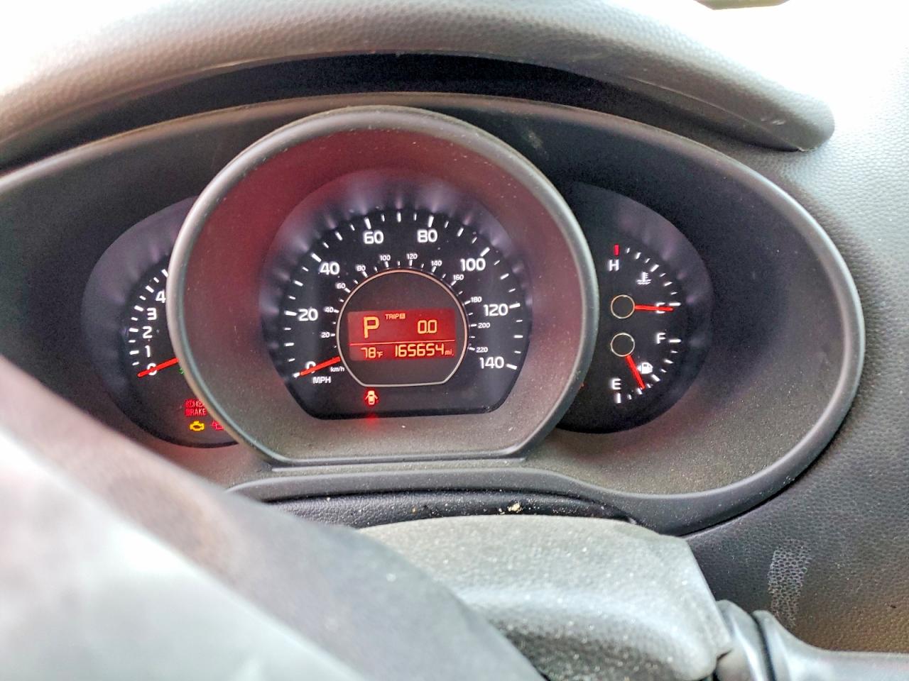 2016 Kia Soul + Red vin: KNDJP3A50G7875883