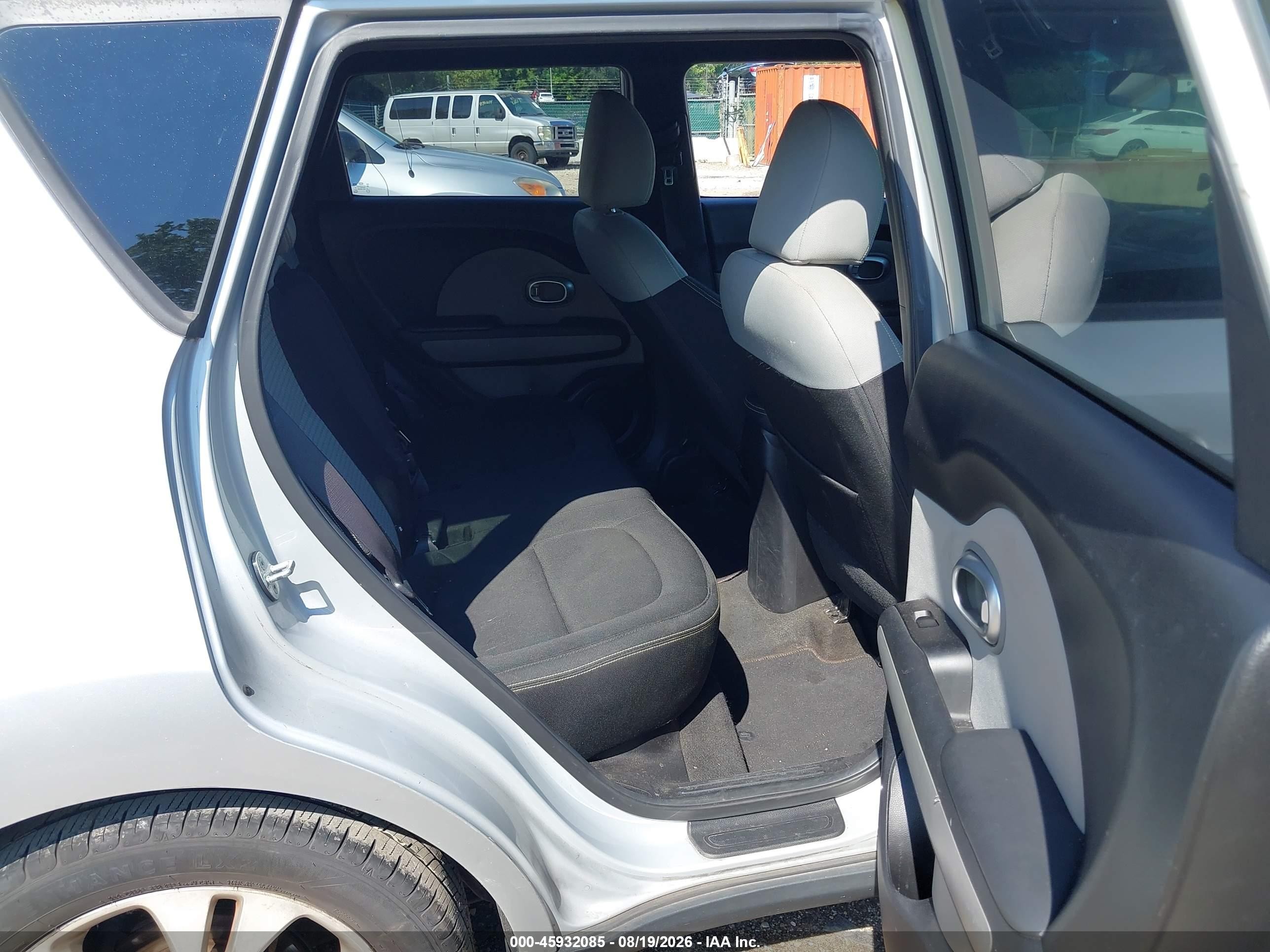 2014 Kia Soul + Silver vin: KNDJP3A51E7703066