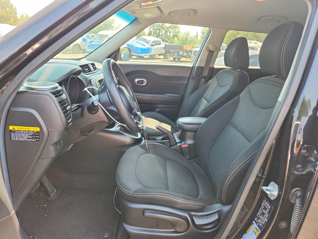 2015 Kia Soul + Black vin: KNDJP3A51F7114830