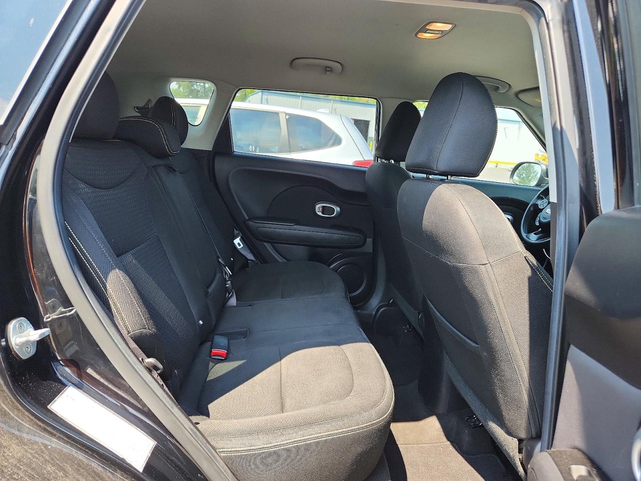 2015 Kia Soul + Black vin: KNDJP3A51F7114830
