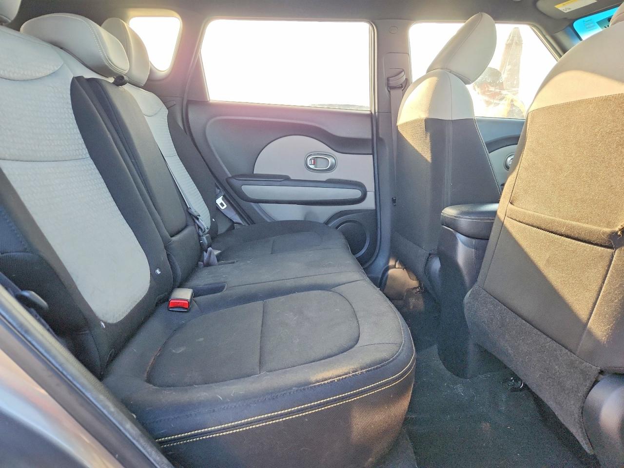 2015 Kia Soul + Gray vin: KNDJP3A51F7149545