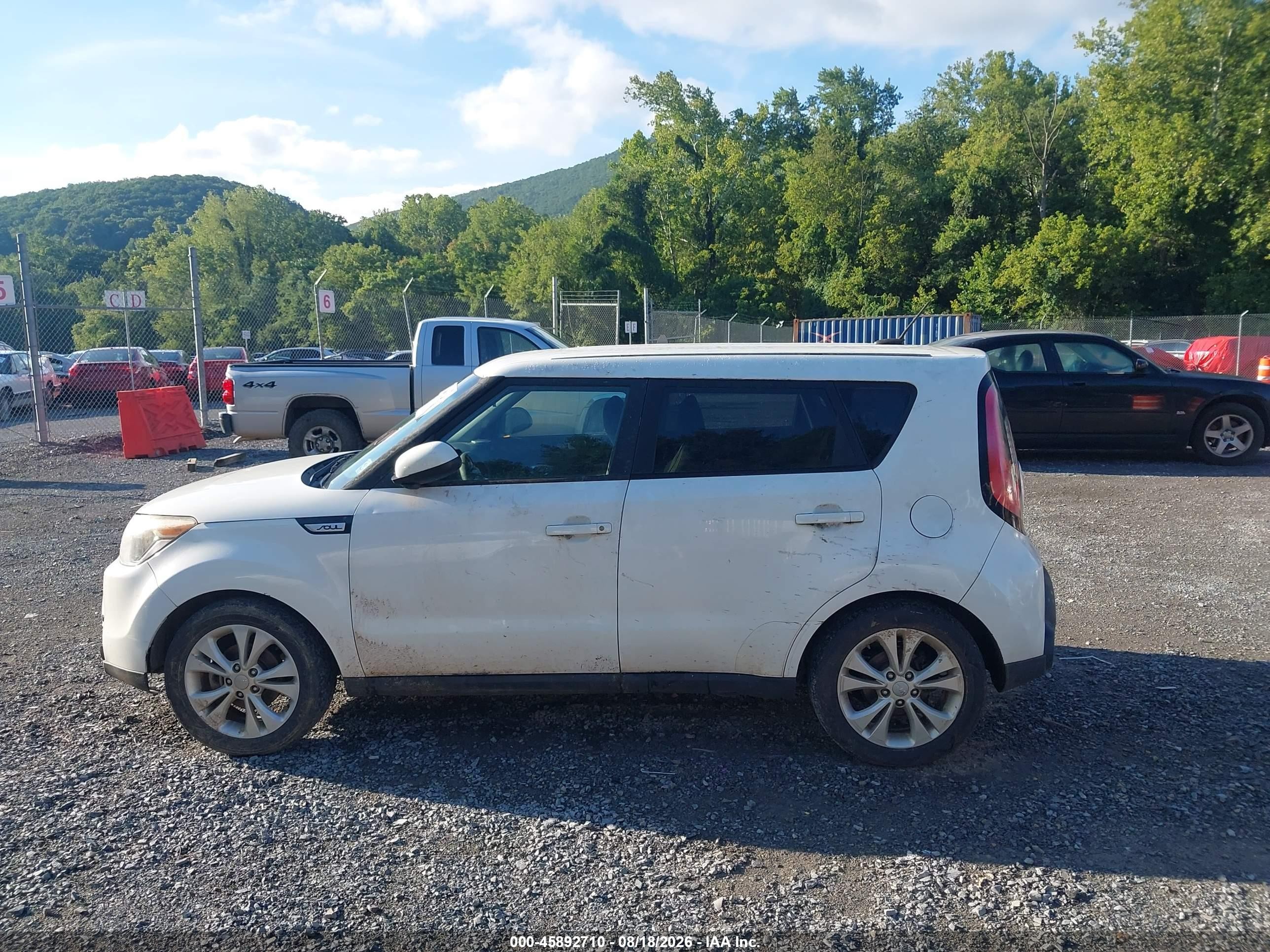 2015 Kia Soul + Белый vin: KNDJP3A51F7161792