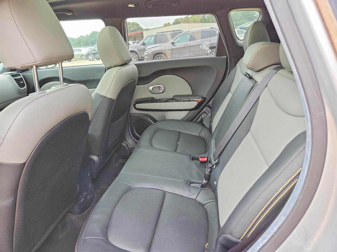 2015 Kia Soul Silver vin: KNDJP3A51F7781395