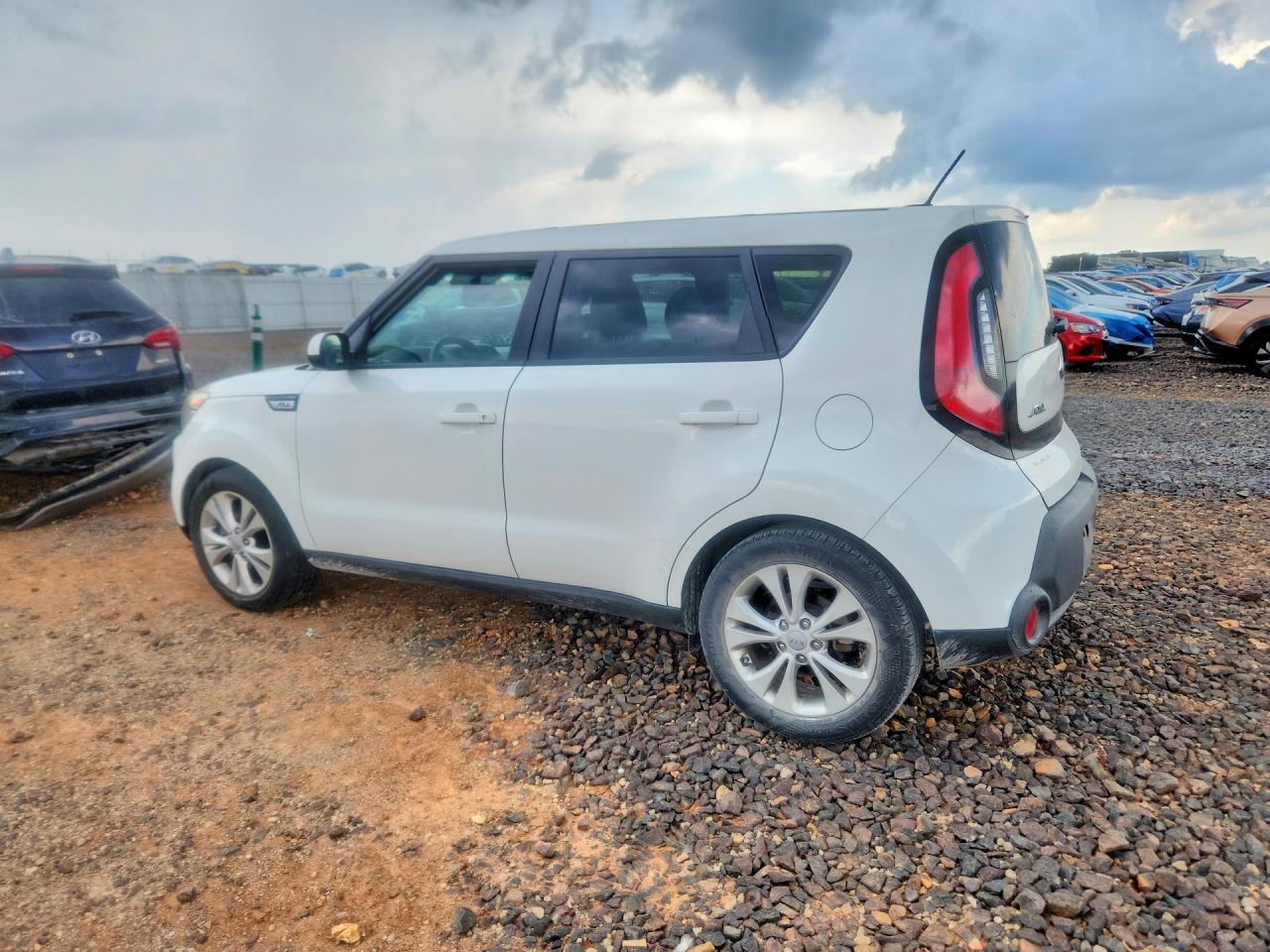 2015 Kia Soul + White vin: KNDJP3A51F7787309
