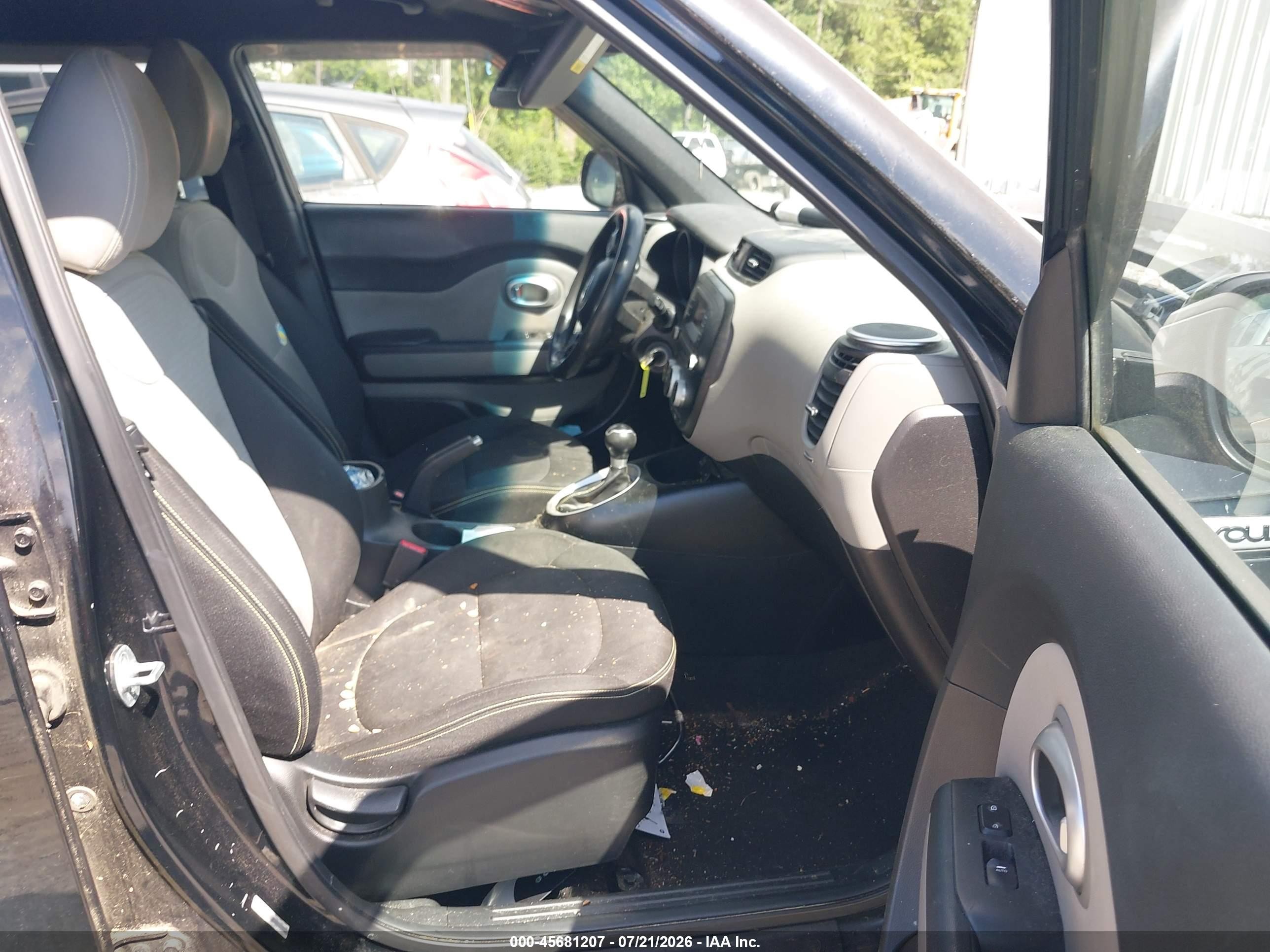 2014 Kia Soul + Black vin: KNDJP3A52E7011723