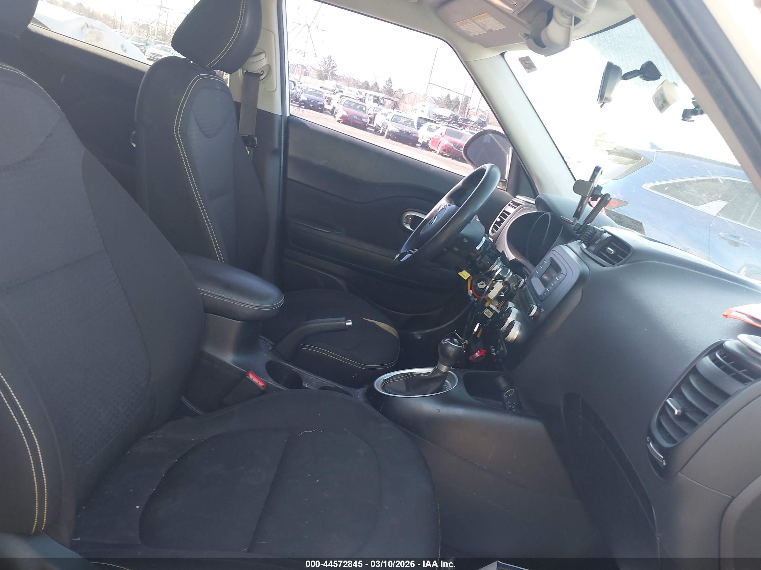 2014 Kia Soul + White vin: KNDJP3A52E7034709
