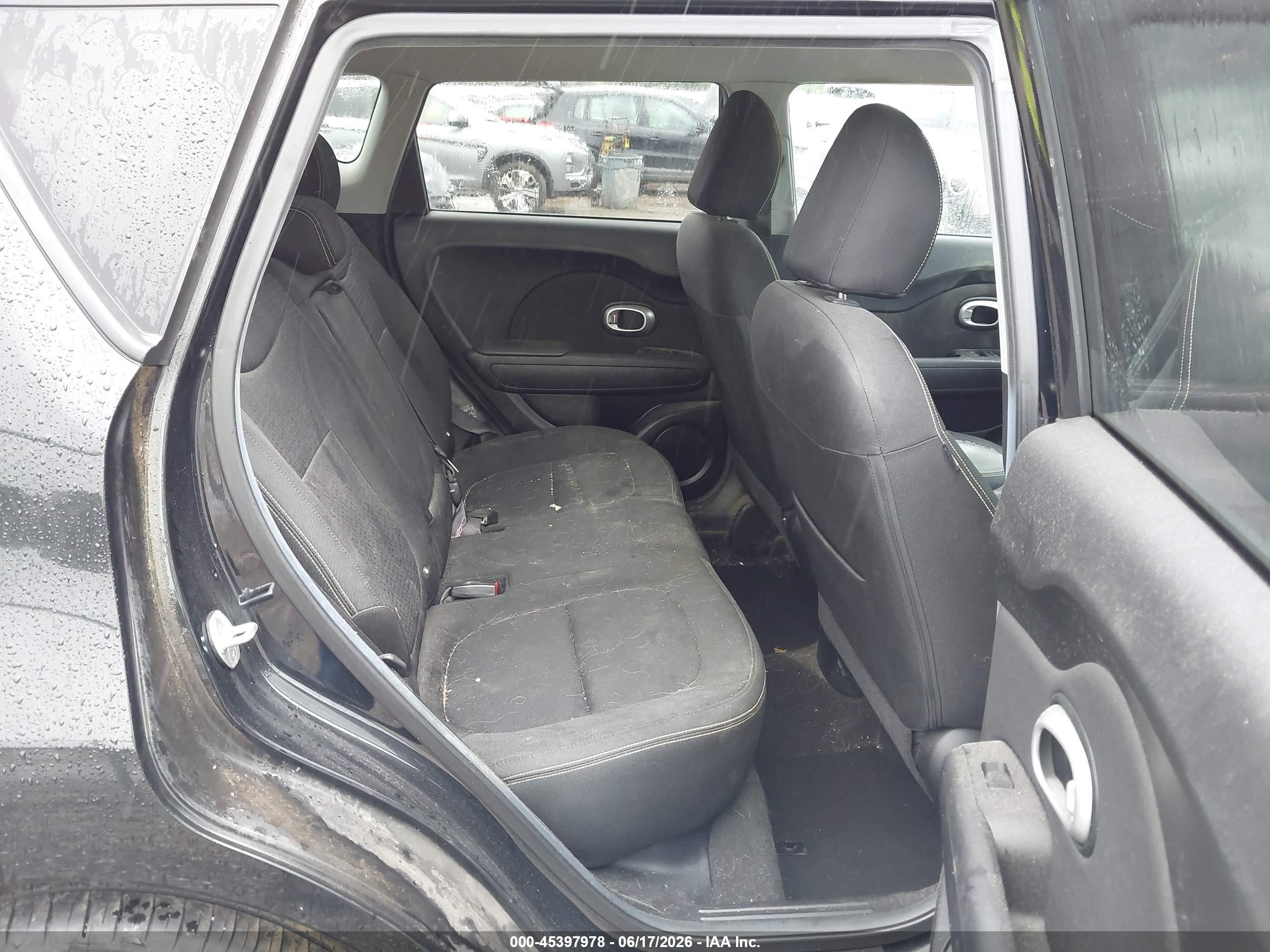 2014 Kia Soul + Black vin: KNDJP3A52E7093601
