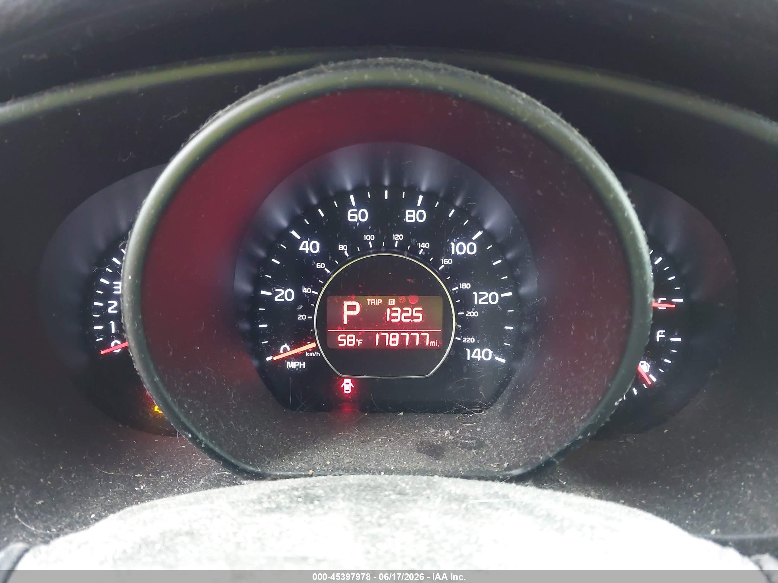 2014 Kia Soul + Black vin: KNDJP3A52E7093601