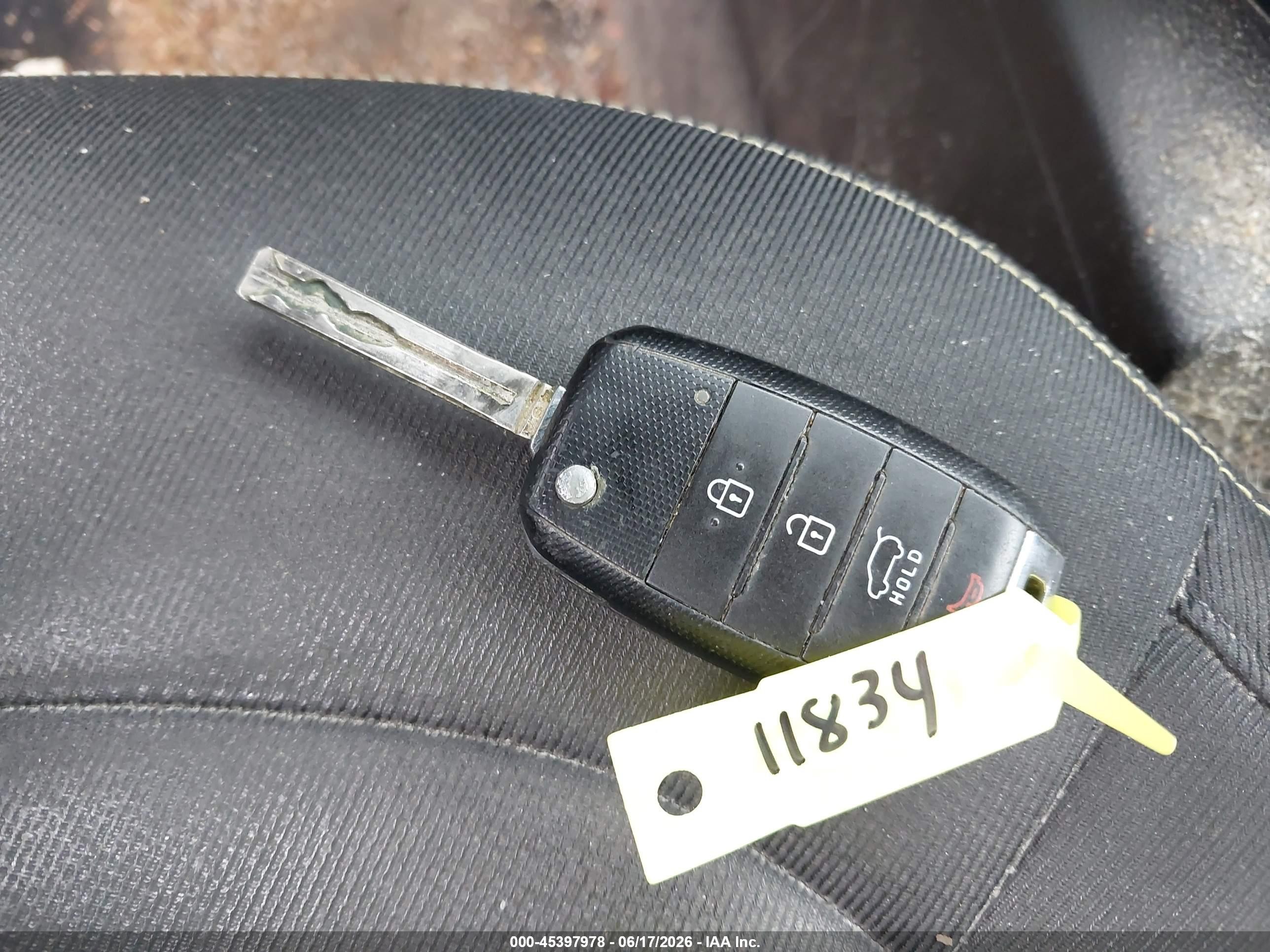 2014 Kia Soul + Black vin: KNDJP3A52E7093601