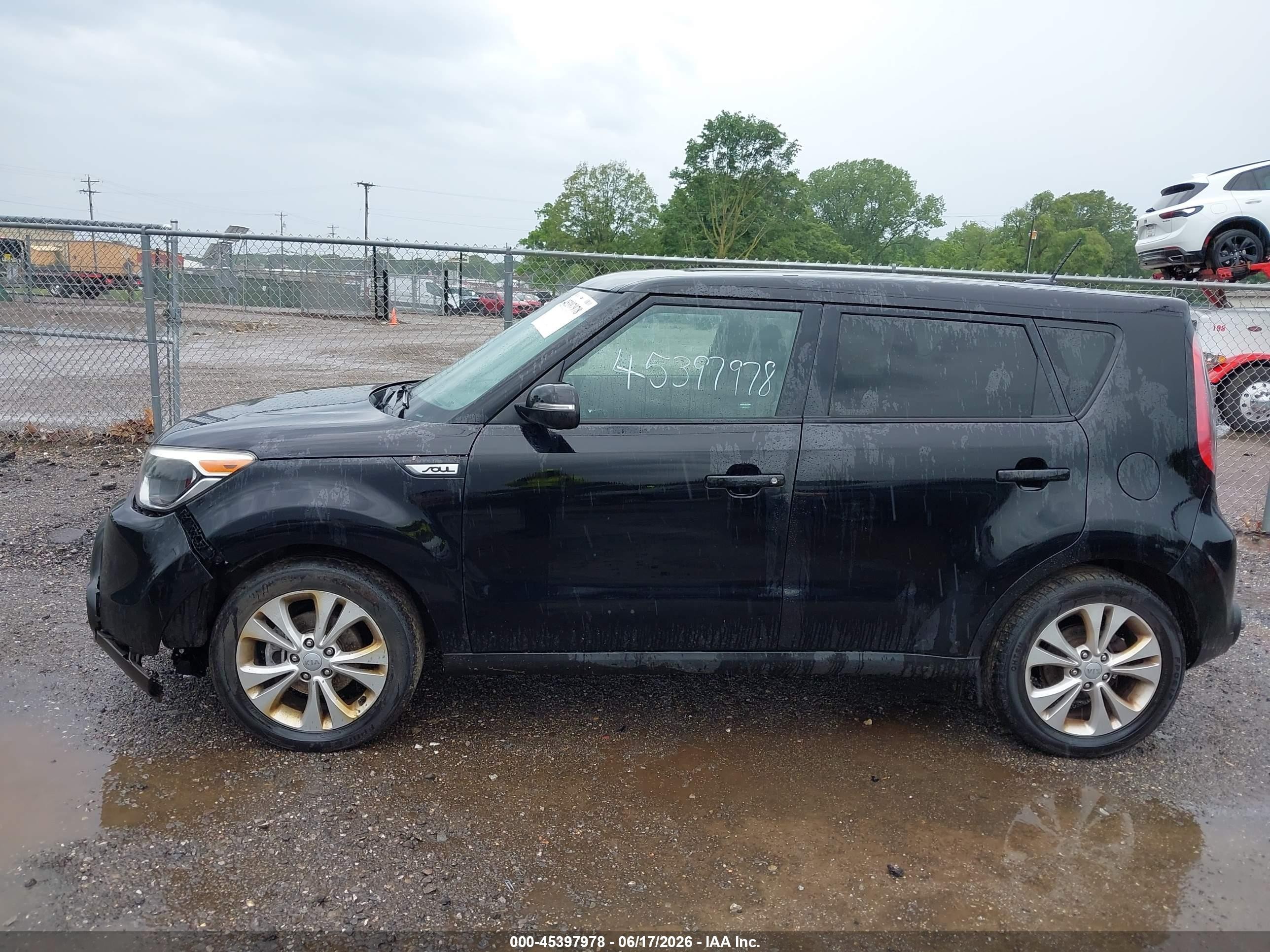 2014 Kia Soul + Black vin: KNDJP3A52E7093601