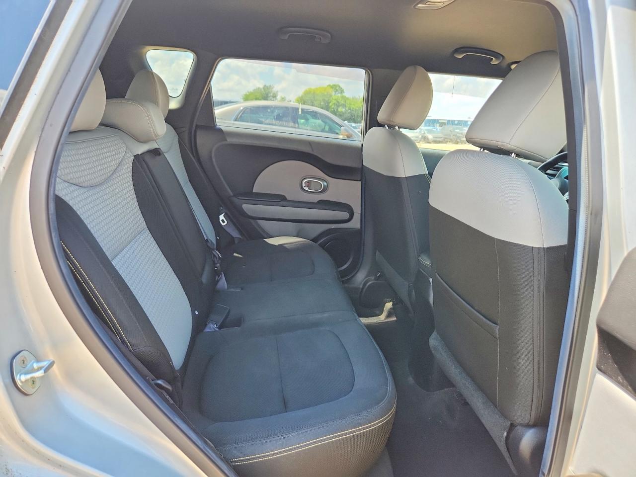 2014 Kia Soul + Silver vin: KNDJP3A52E7738134