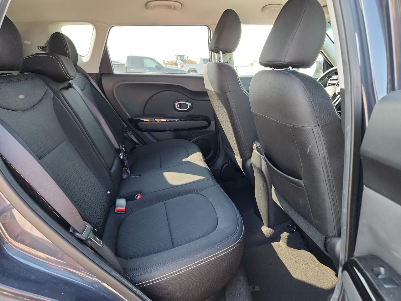2015 Kia Soul + Blue vin: KNDJP3A52F7129675
