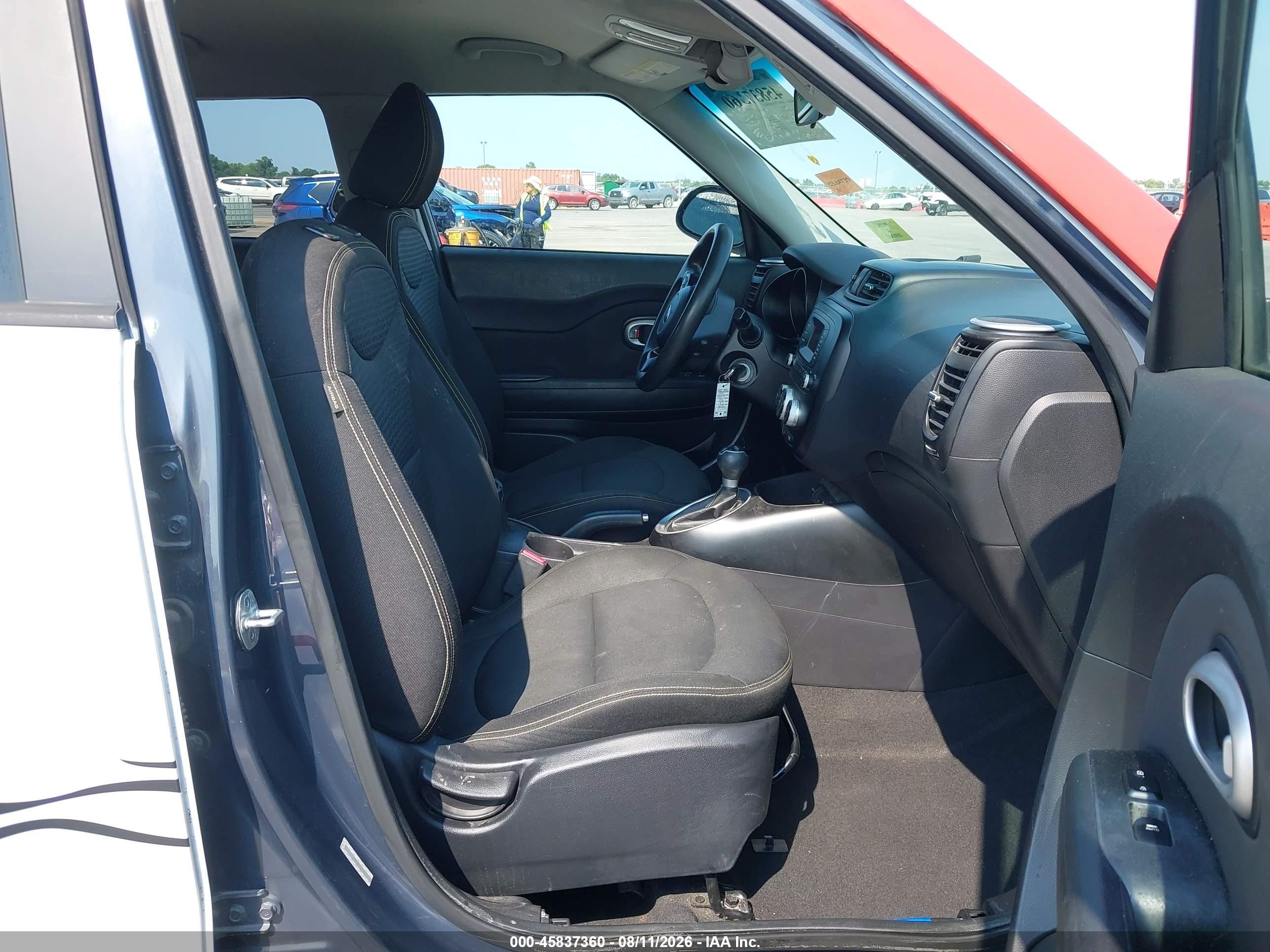 2015 Kia Soul + White vin: KNDJP3A52F7135279