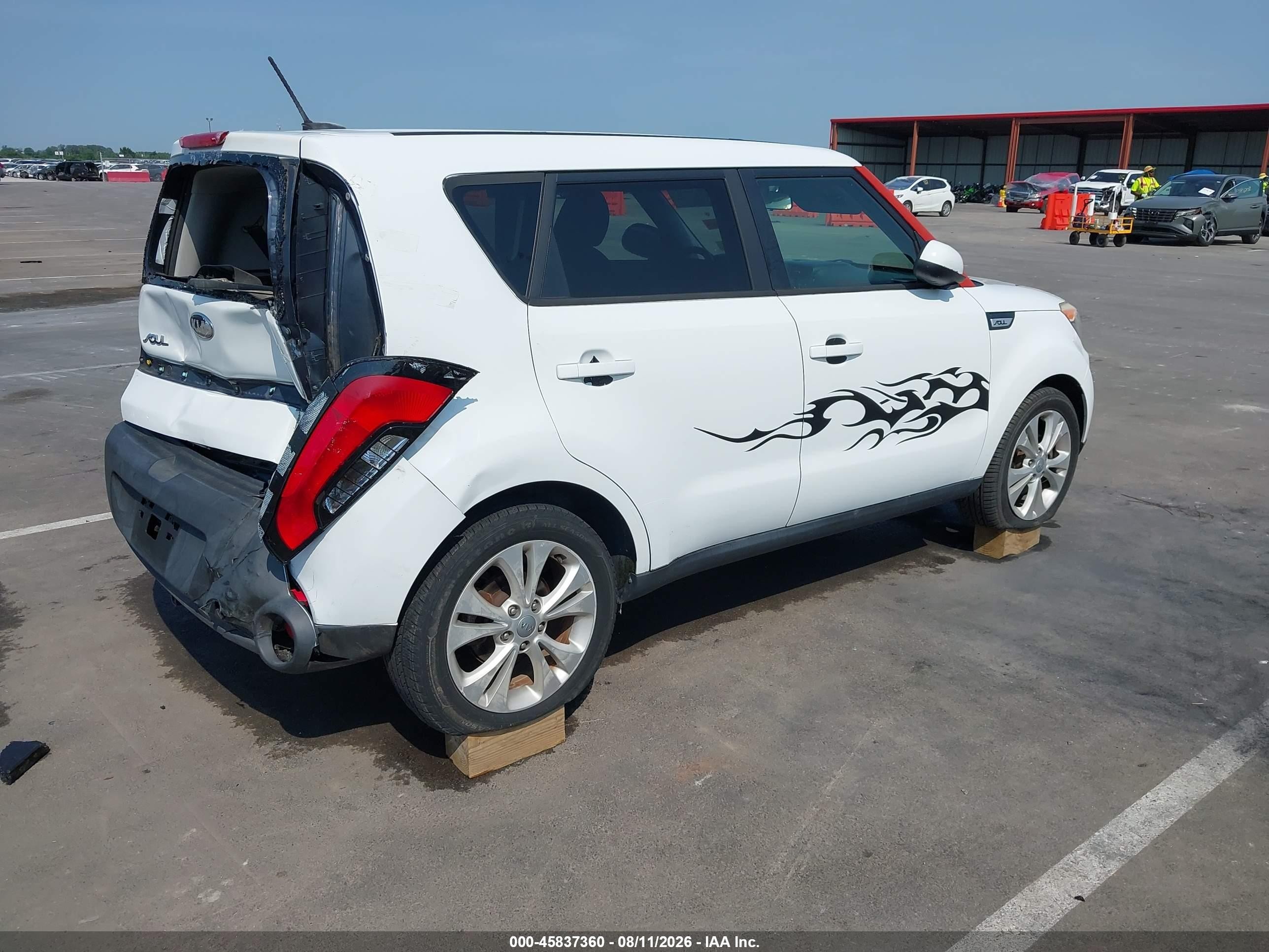2015 Kia Soul + White vin: KNDJP3A52F7135279